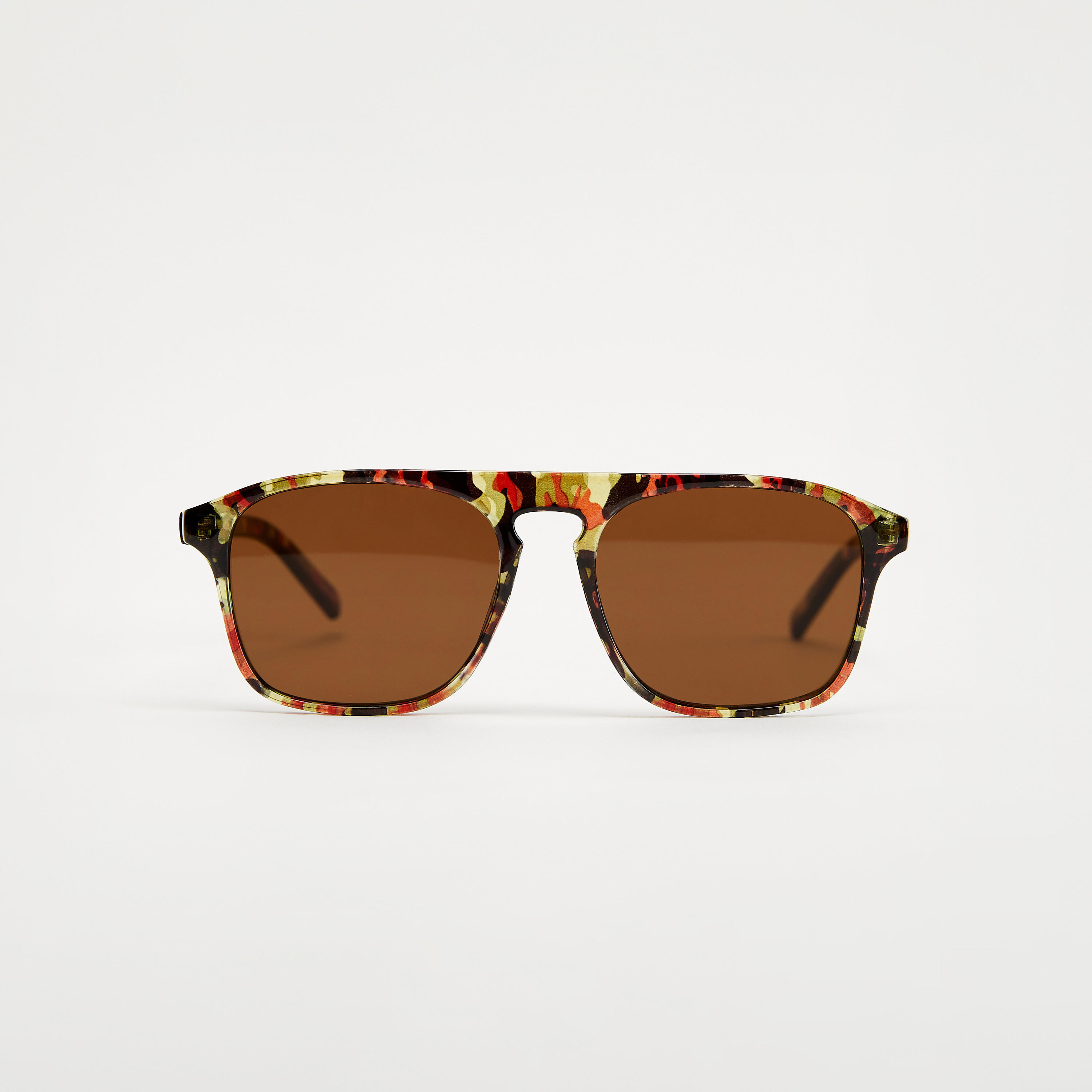 نظّارة شمسيّة واي فيرار بإطار كامل ووسادات أنف وطبعات-men-sunglasses-image-4