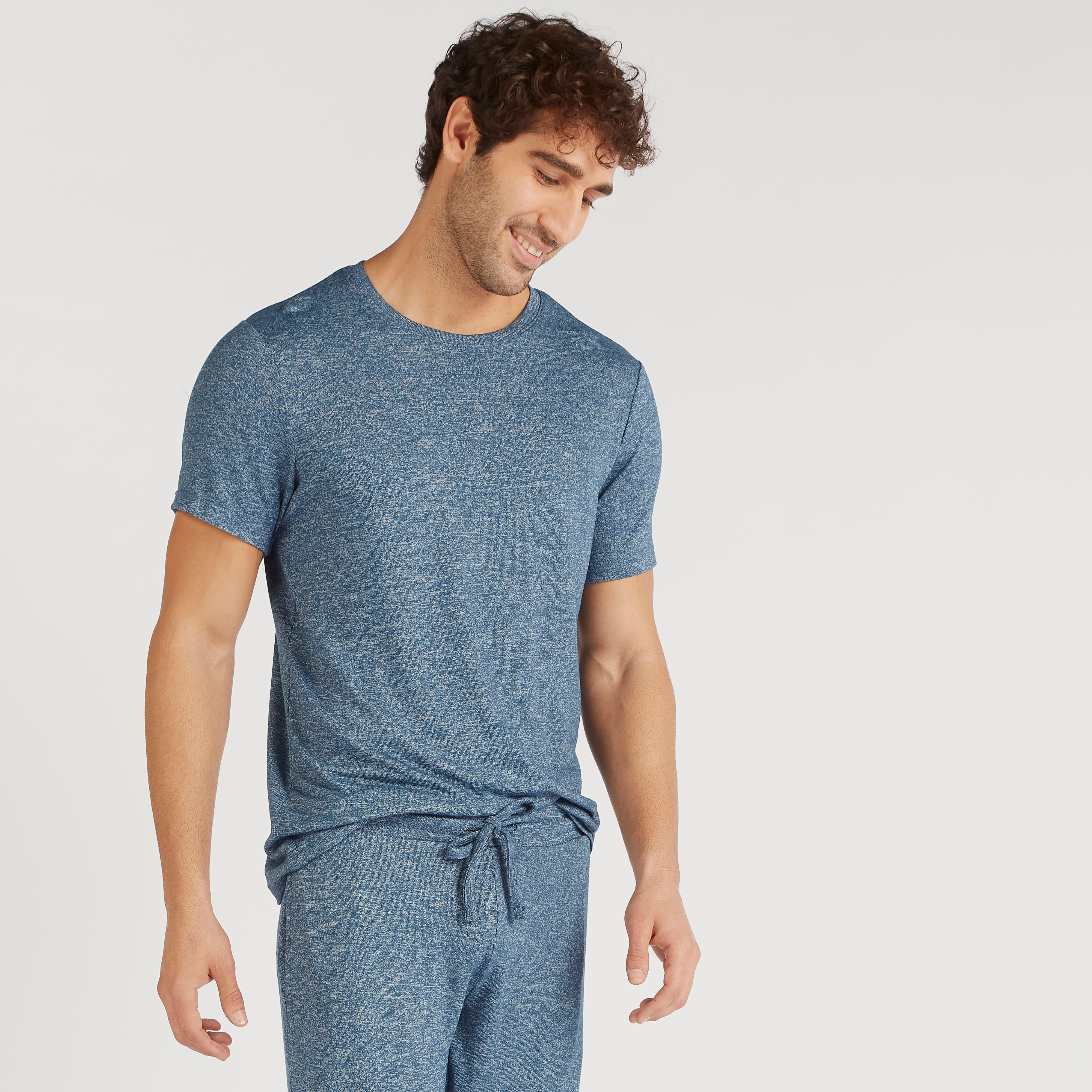 طقم بنطلون بيجاما وتيشيرت سادة بياقة ضيقة-men-clothing-nightwear-sets-image-3