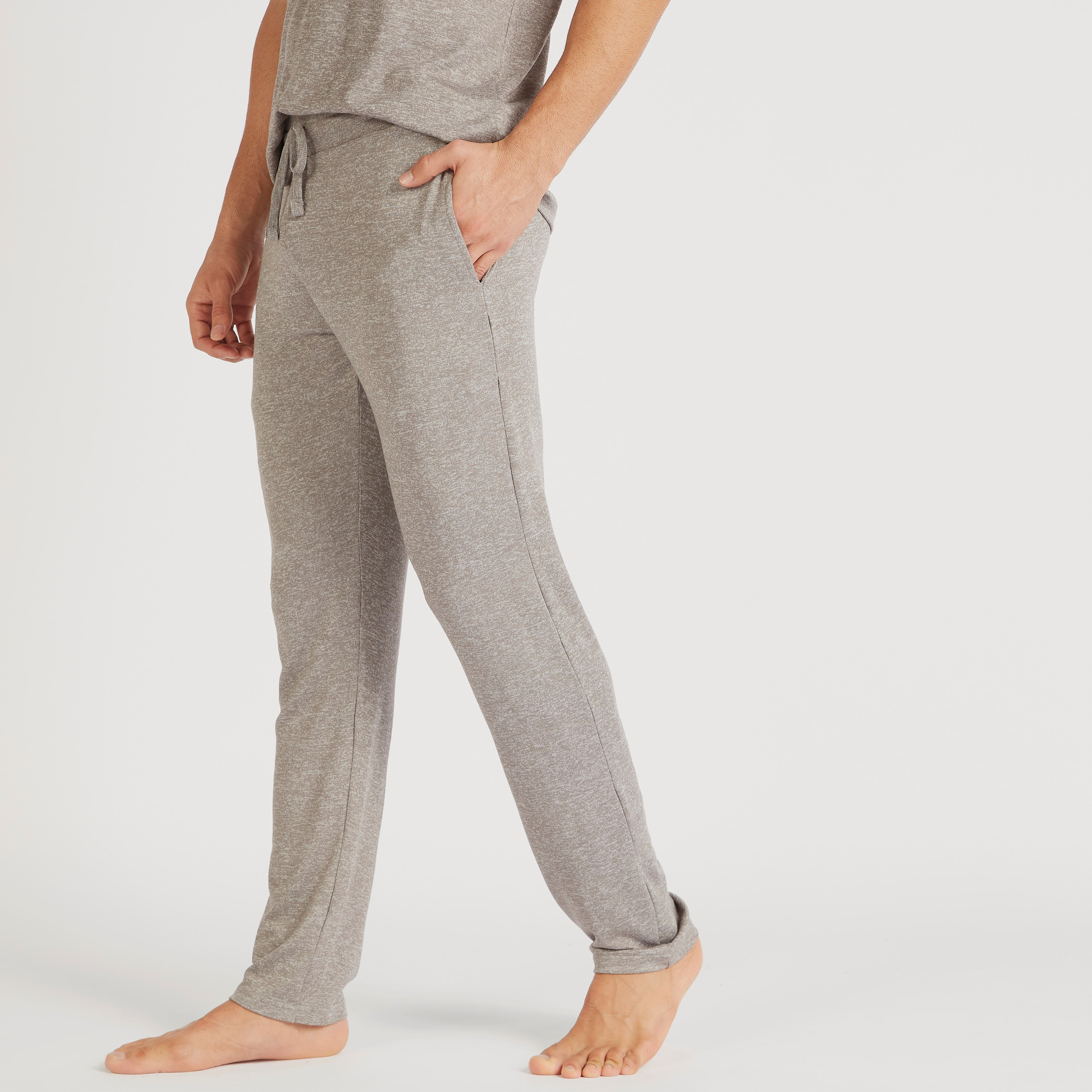 طقم بنطلون بيجاما وتيشيرت سادة بياقة ضيقة-men-clothing-nightwear-sets-image-10