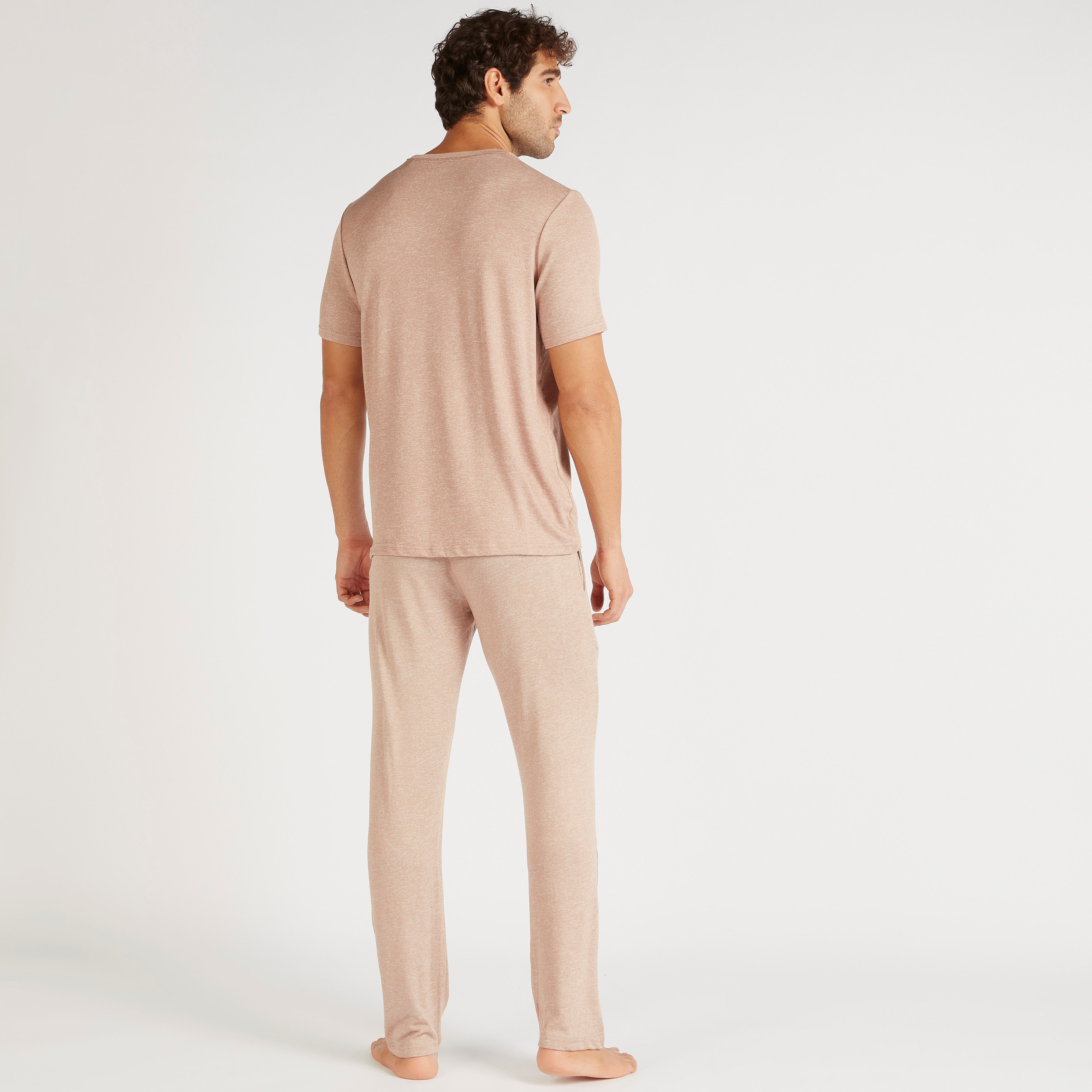 طقم بنطلون بيجاما وتيشيرت سادة بياقة ضيقة-men-clothing-nightwear-sets-image-14