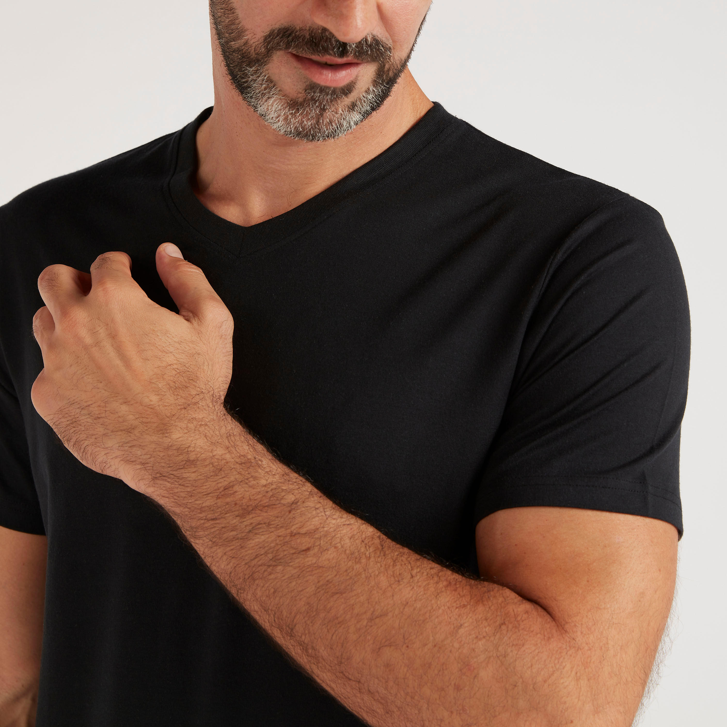 طقم بنطلون بيجاما وتيشيرت سادة بياقة v-men-clothing-nightwear-sets-image-2