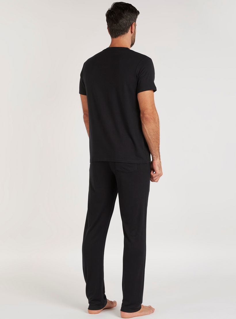 طقم بنطلون بيجاما وتيشيرت سادة بياقة v-men-clothing-nightwear-sets-image-1