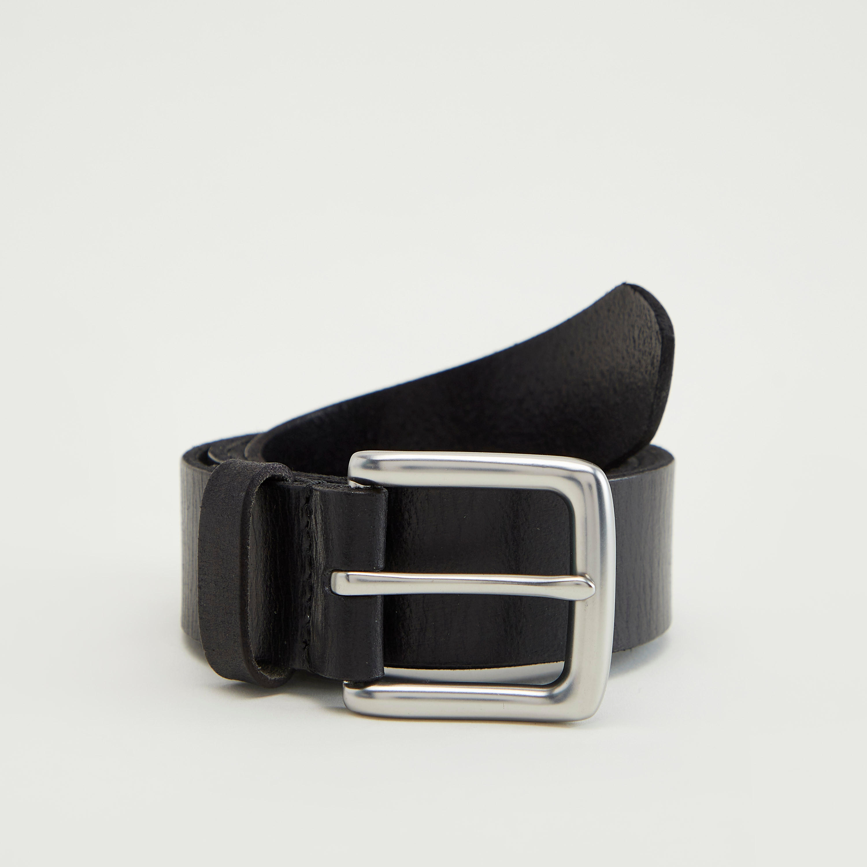 حزام جلد بارز الملمس بإبزيم دبوس-men-beltsandwallets-belts-image-1