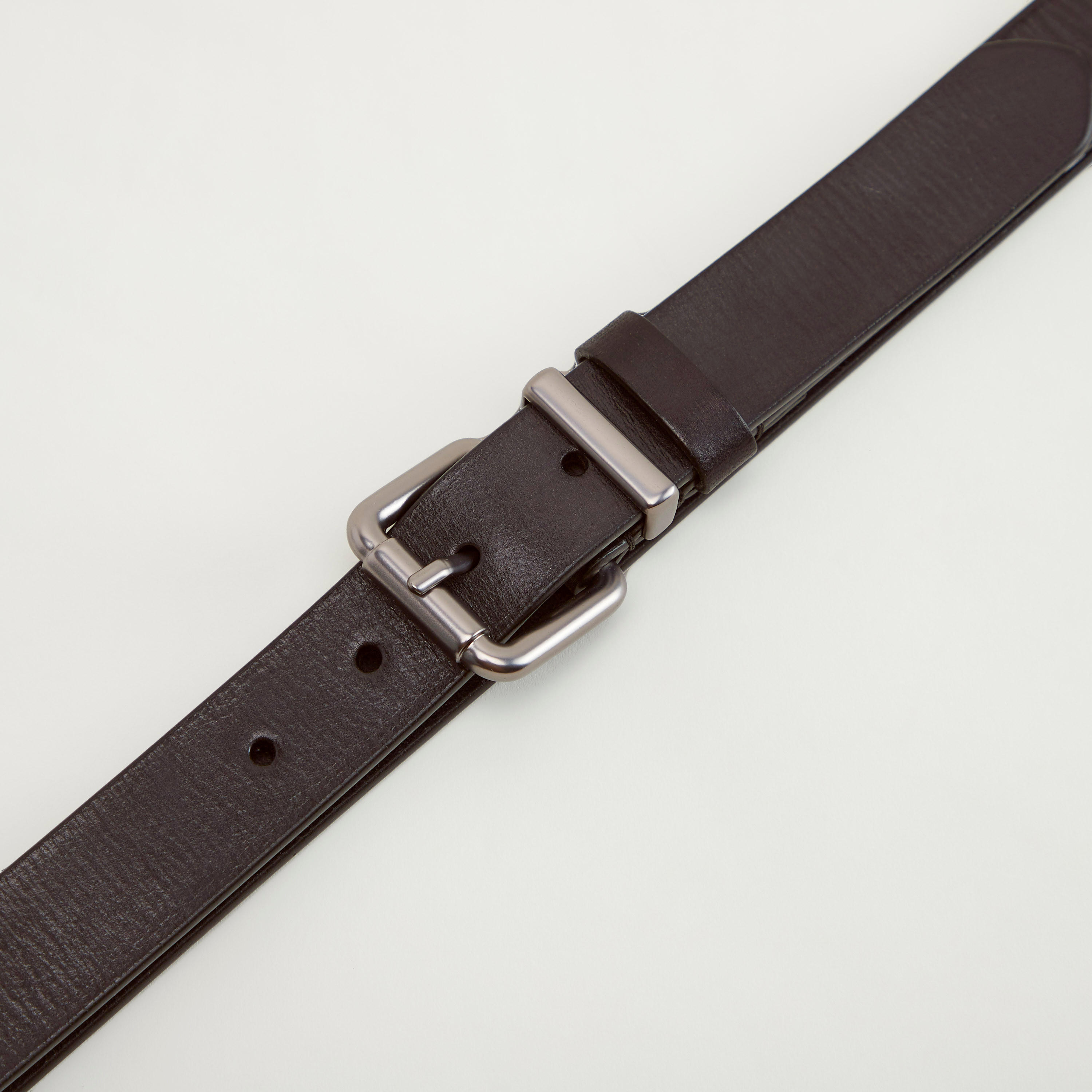 حزام جلد بارز الملمس بإبزيم دبوس-men-beltsandwallets-belts-image-3