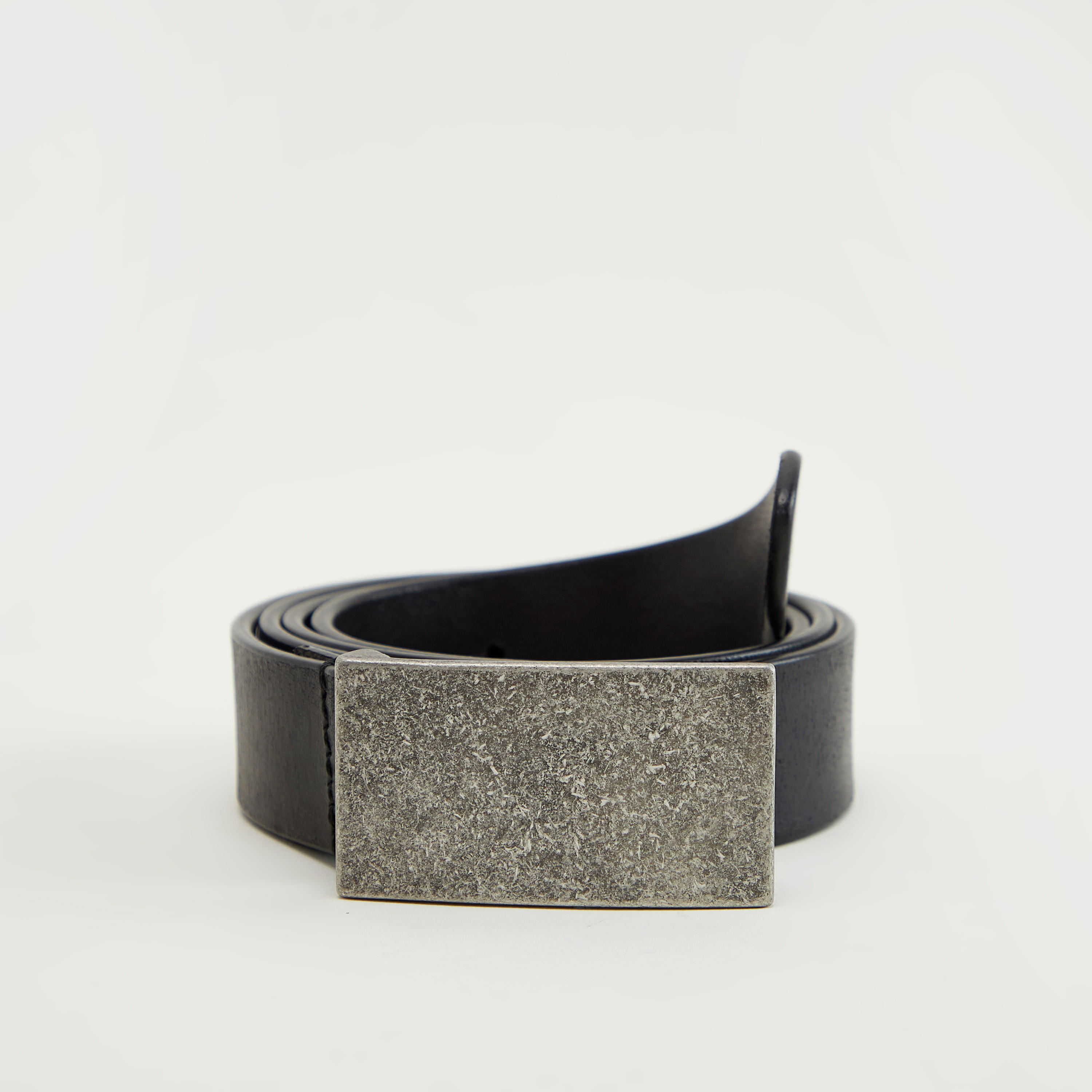 حزام جلد سادة بإبزيم إغلاق-men-beltsandwallets-belts-image-5