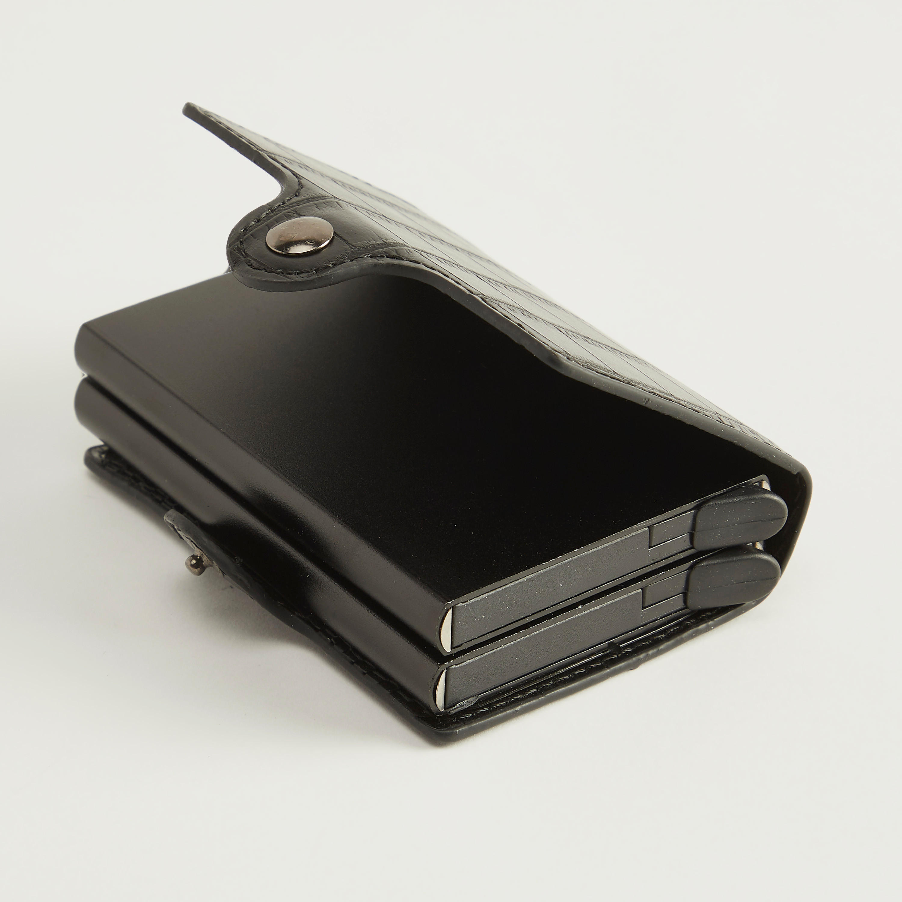 حامل بطاقات بارز الملمس بزر إغلاق كبّاس-men-beltsandwallets-wallets-image-1