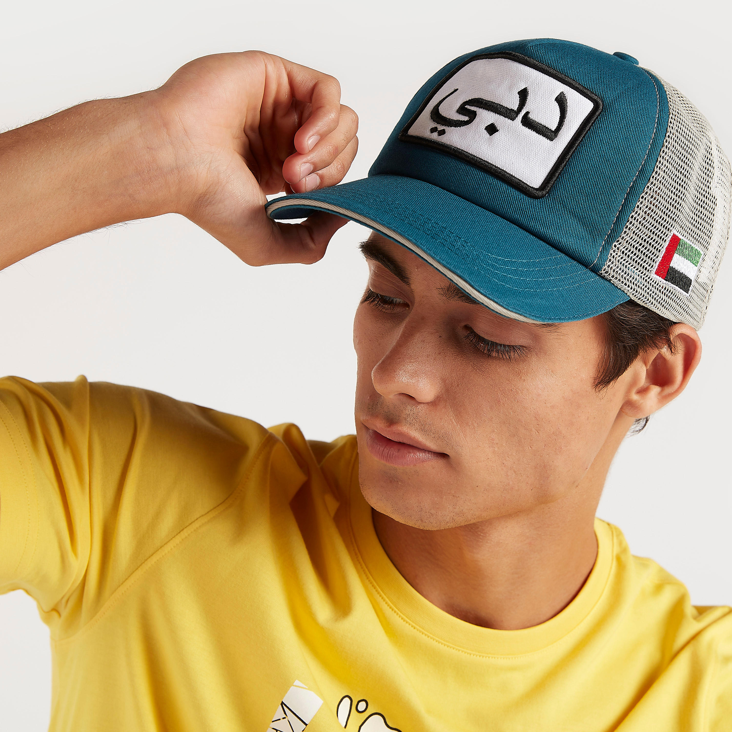 قبّعة كاب بتفاصيل مزخرفة وشبكة مع إغلاق كبّاس خلفي-men-caps-image-3