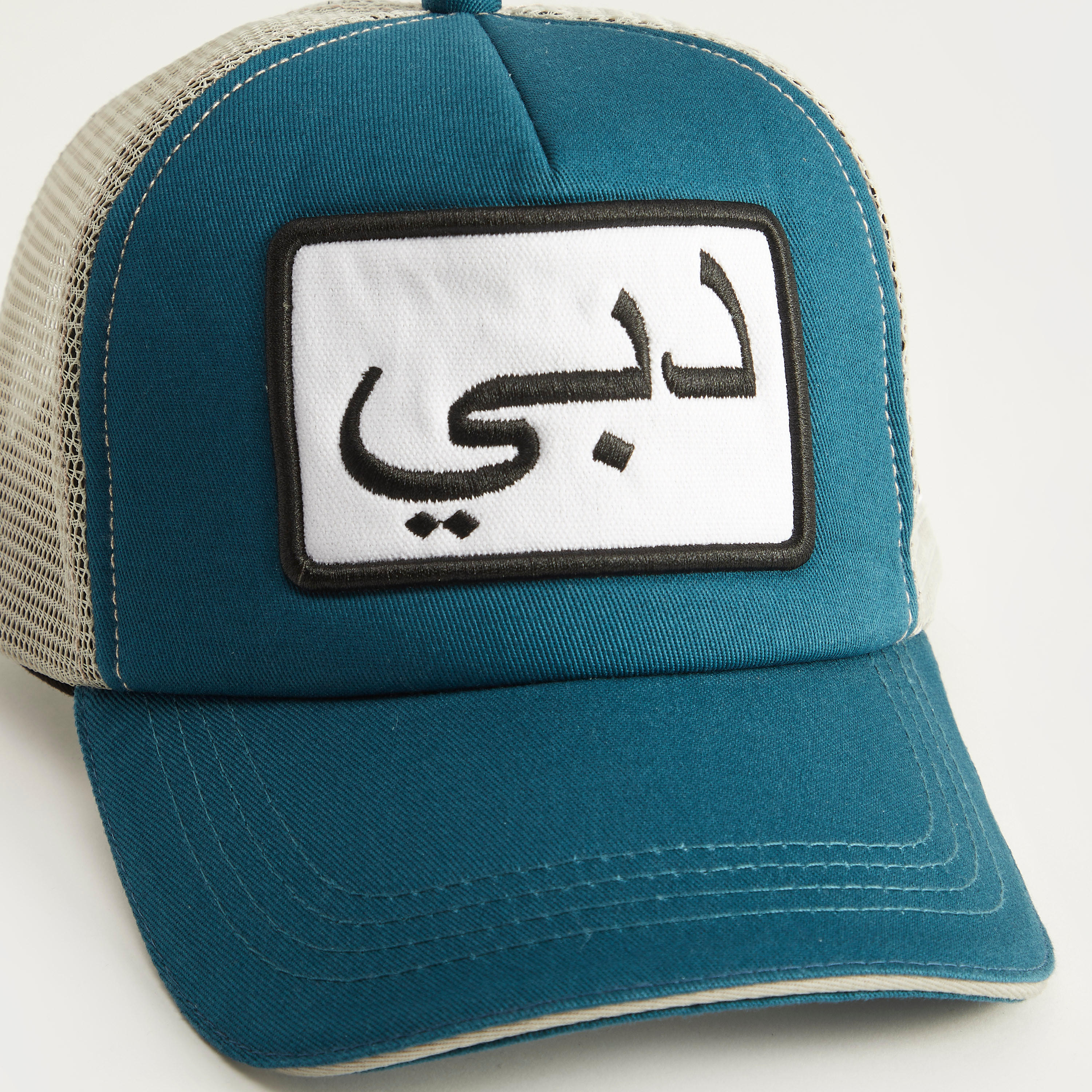 قبّعة كاب بتفاصيل مزخرفة وشبكة مع إغلاق كبّاس خلفي-men-caps-image-2