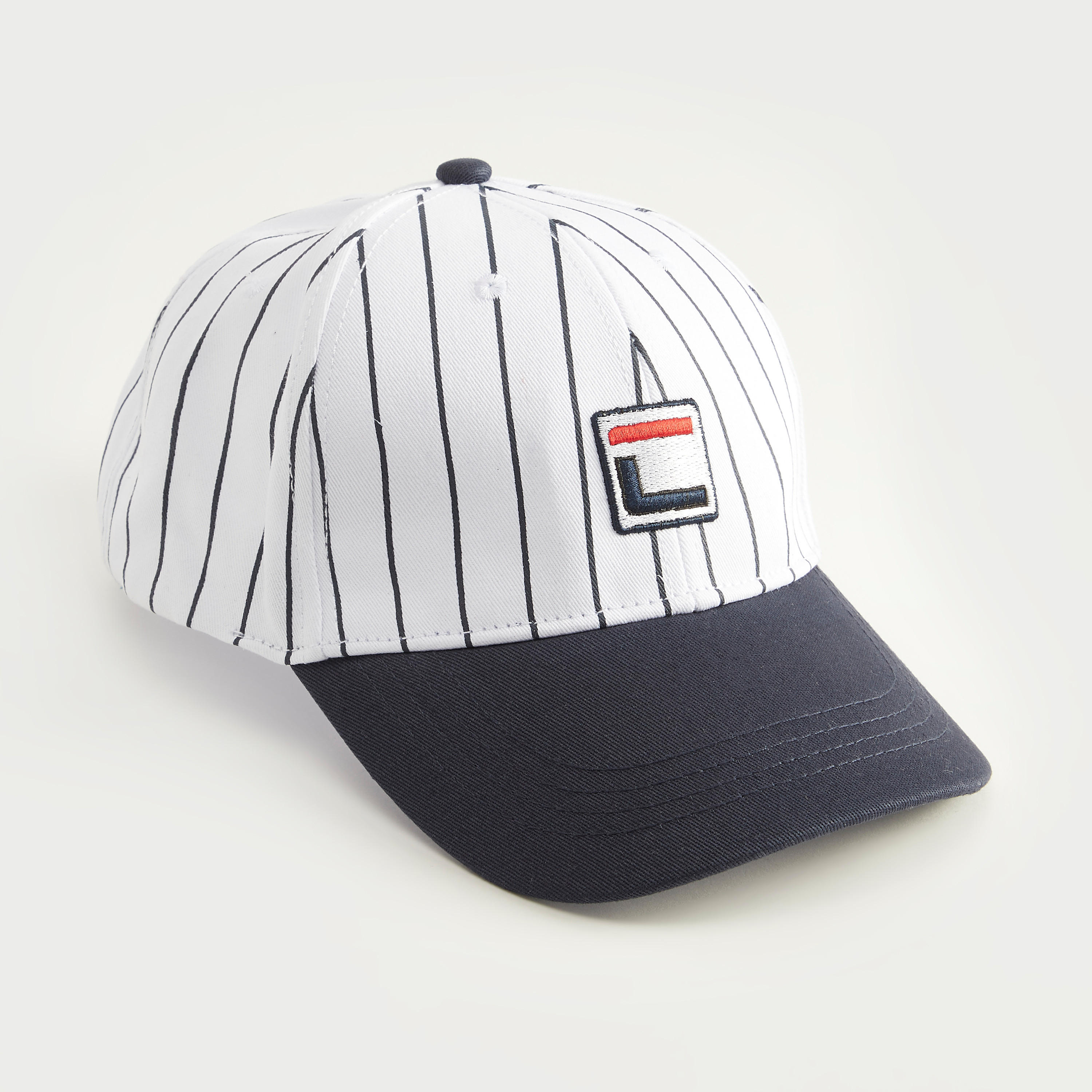 كاب مخطّطة بإبزيم إغلاق وزخرفة مطرّزة-men-caps-image-1