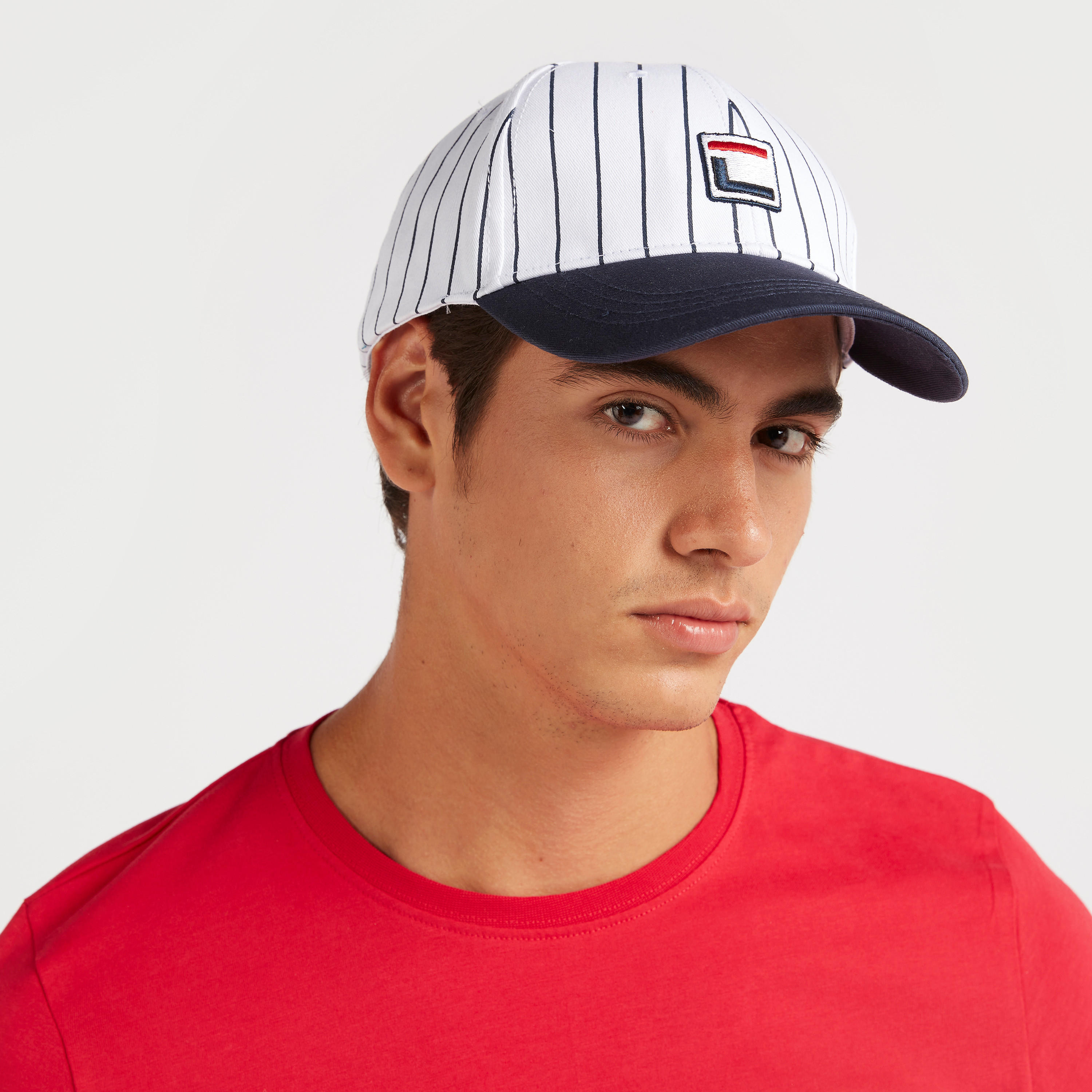 كاب مخطّطة بإبزيم إغلاق وزخرفة مطرّزة-men-caps-image-2