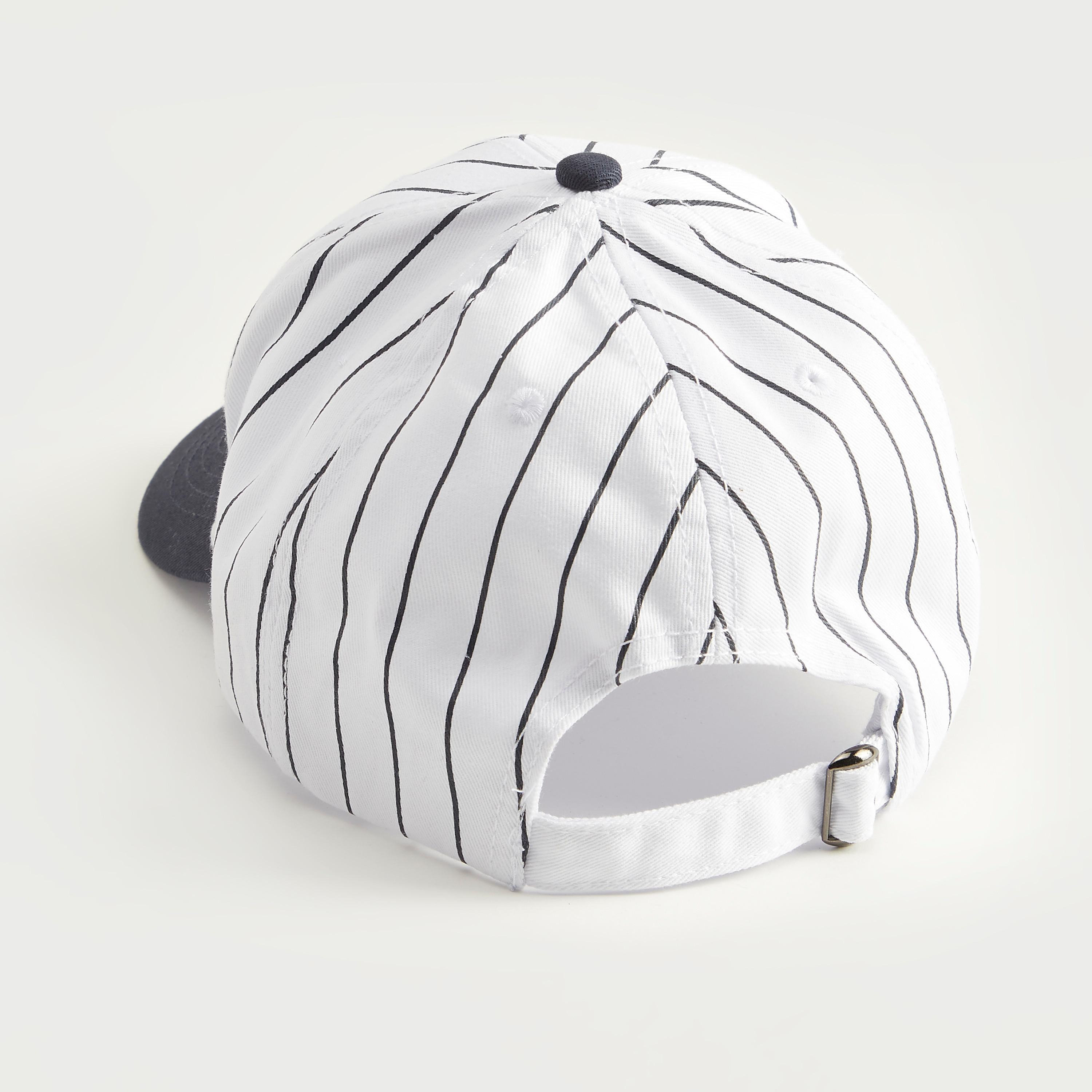 كاب مخطّطة بإبزيم إغلاق وزخرفة مطرّزة-men-caps-image-4