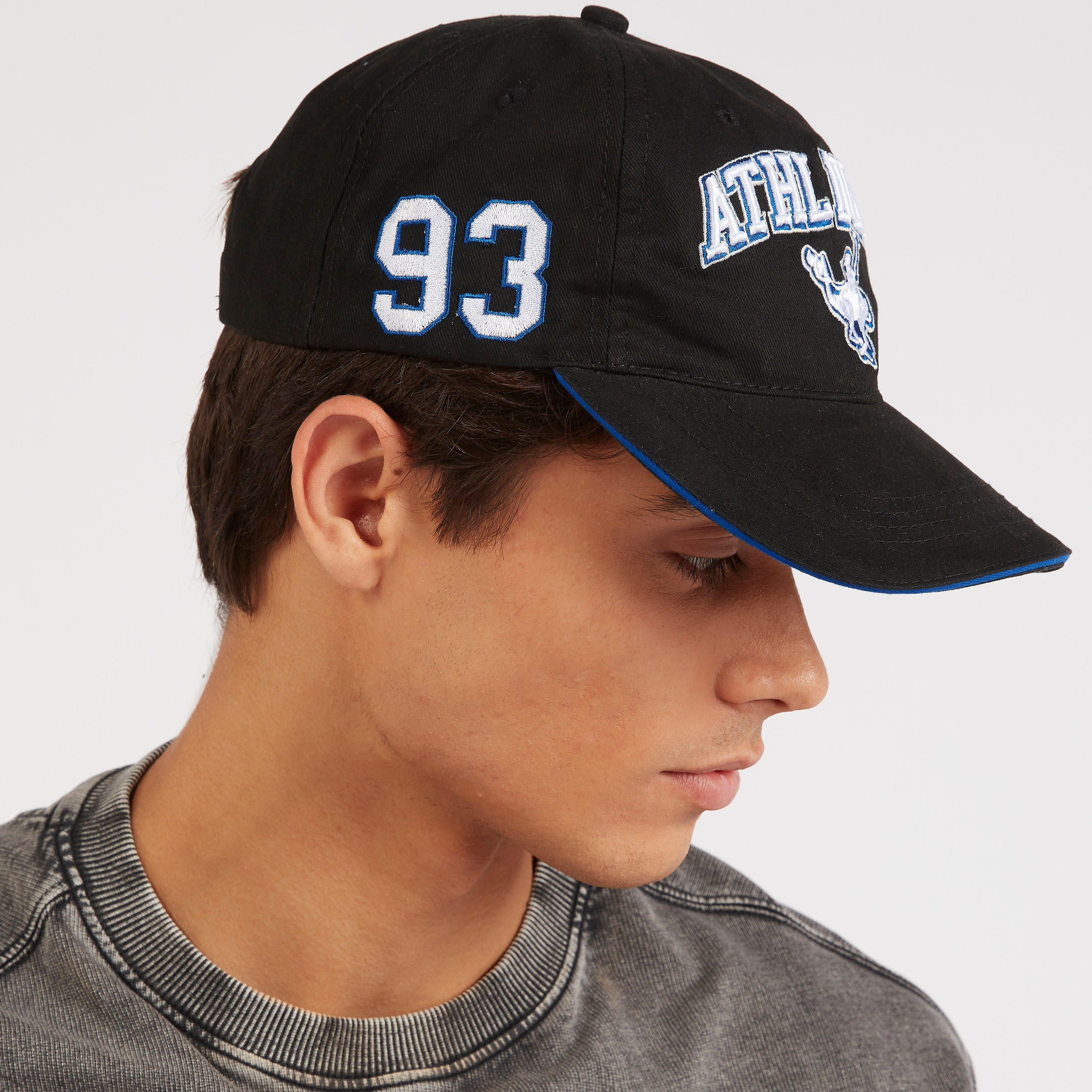 كاب مطرّزة بزر إغلاق كبّاس-men-caps-image-3