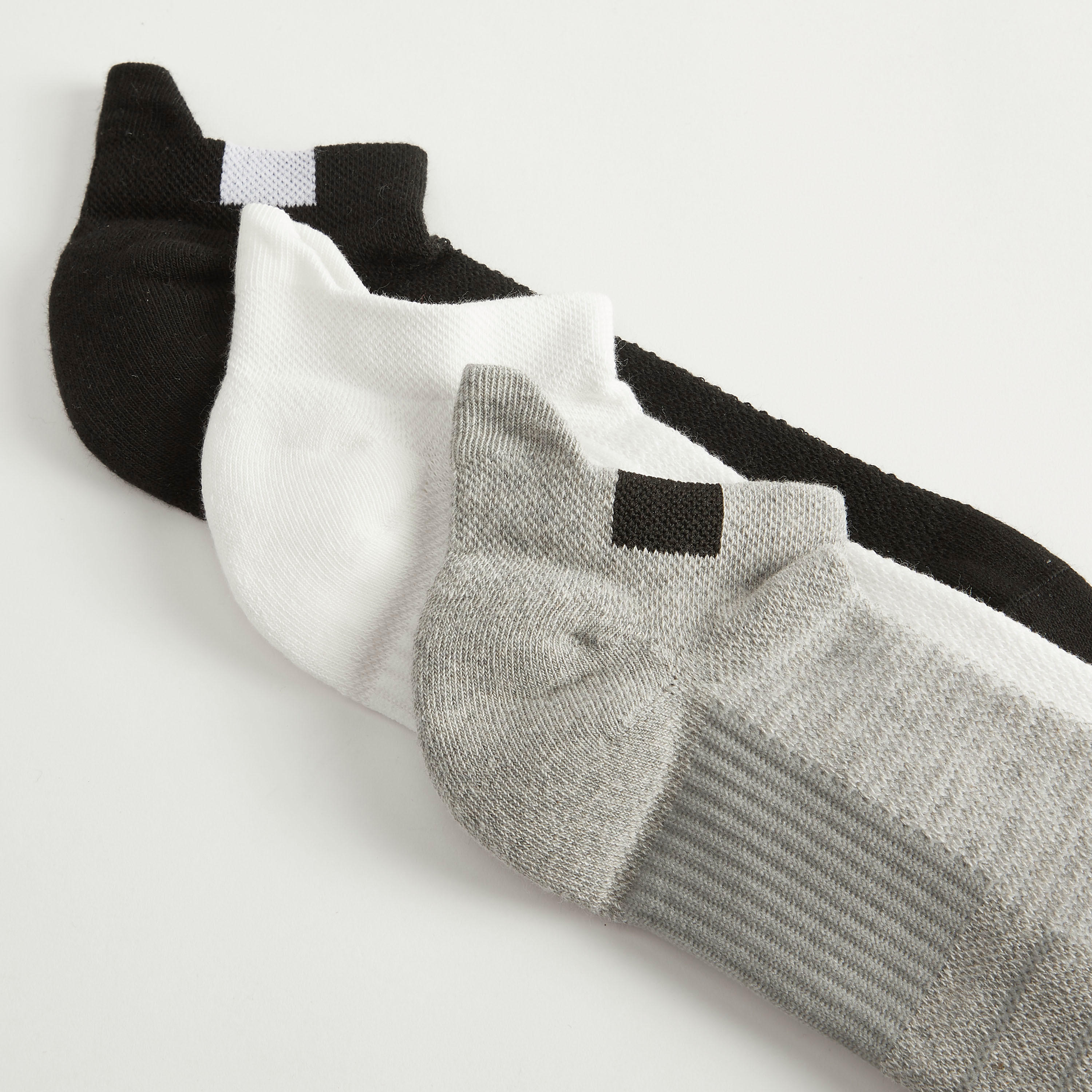 جوارب متنوّعة بطول الكاحل - طقم من 3-men-socks-image-2