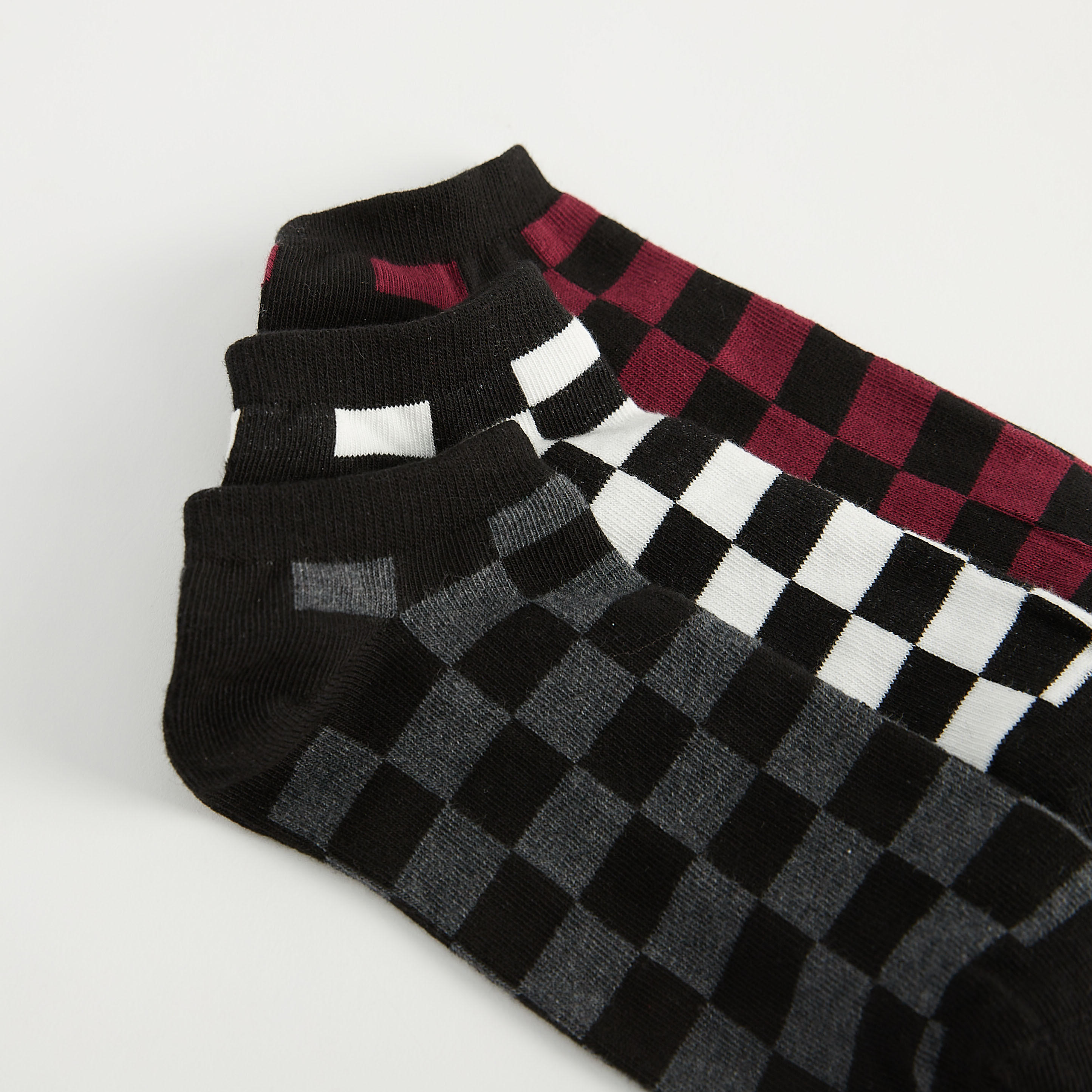 جوارب كاروهات بطول الكاحل - طقم من 3 أزواج-men-socks-image-3