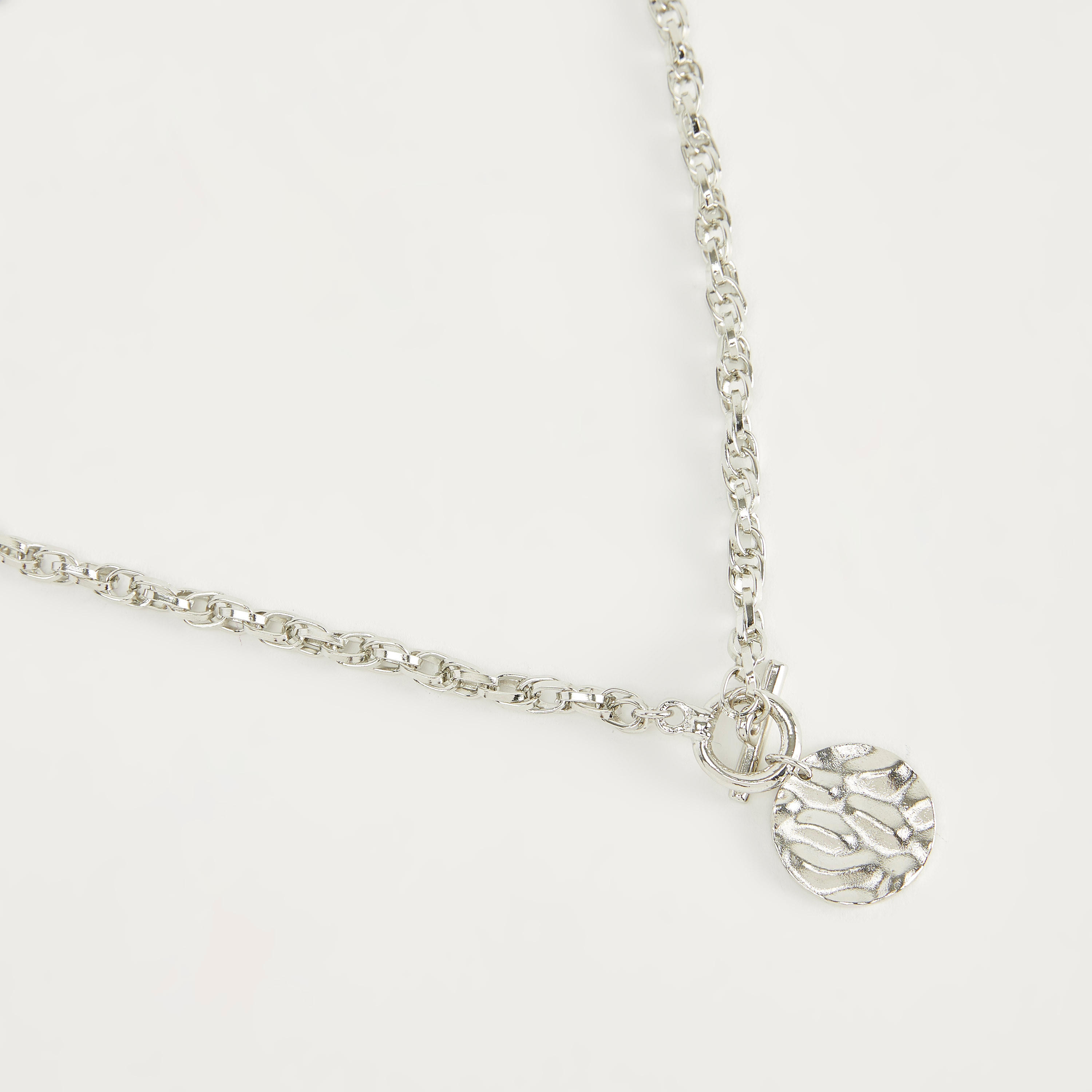 قلادة سلسلة بدلّاية مستديرة بارزة الملمس-men-watchesandjewellery-necklacesandpendants-image-1