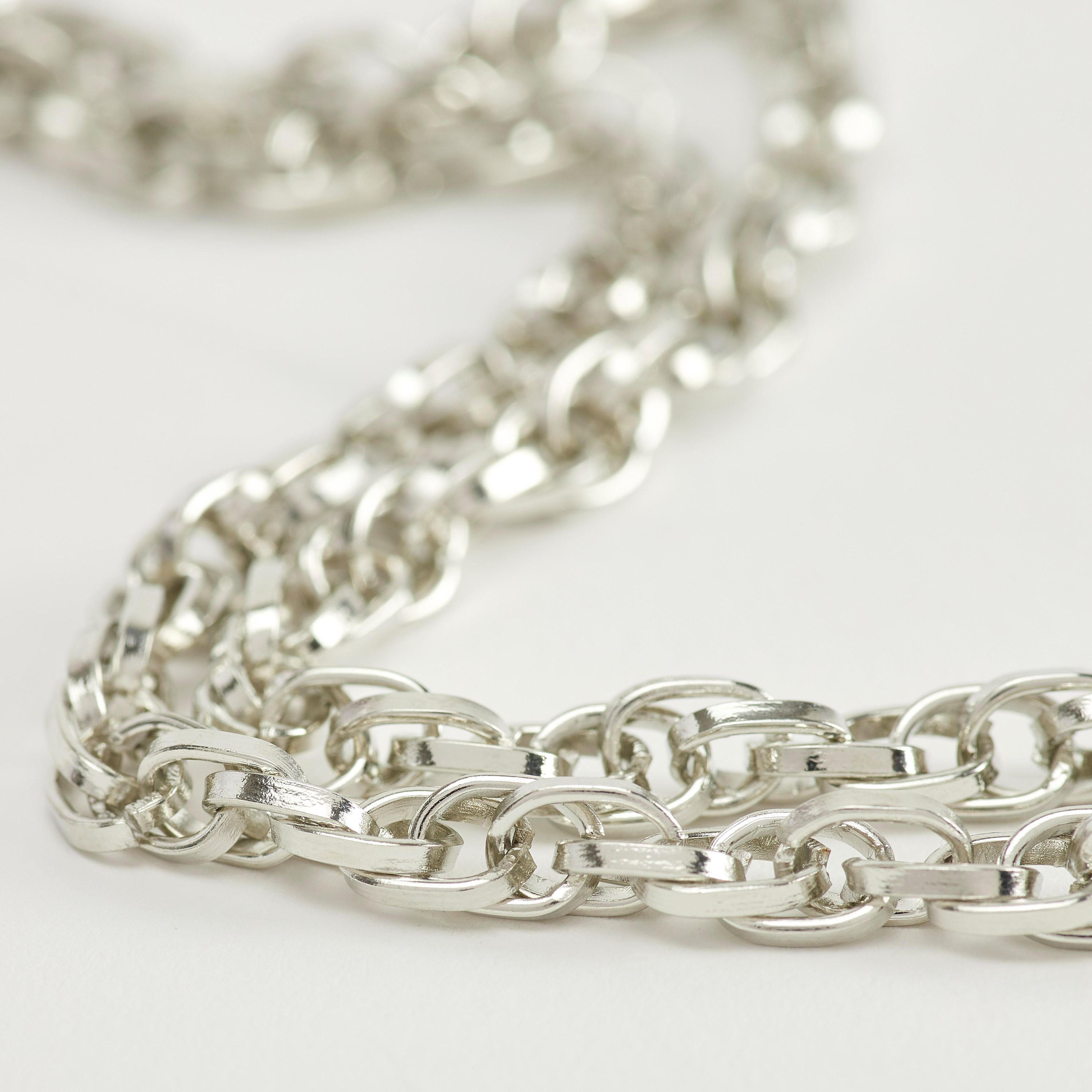 قلادة سلسلة بدلّاية مستديرة بارزة الملمس-men-watchesandjewellery-necklacesandpendants-image-3