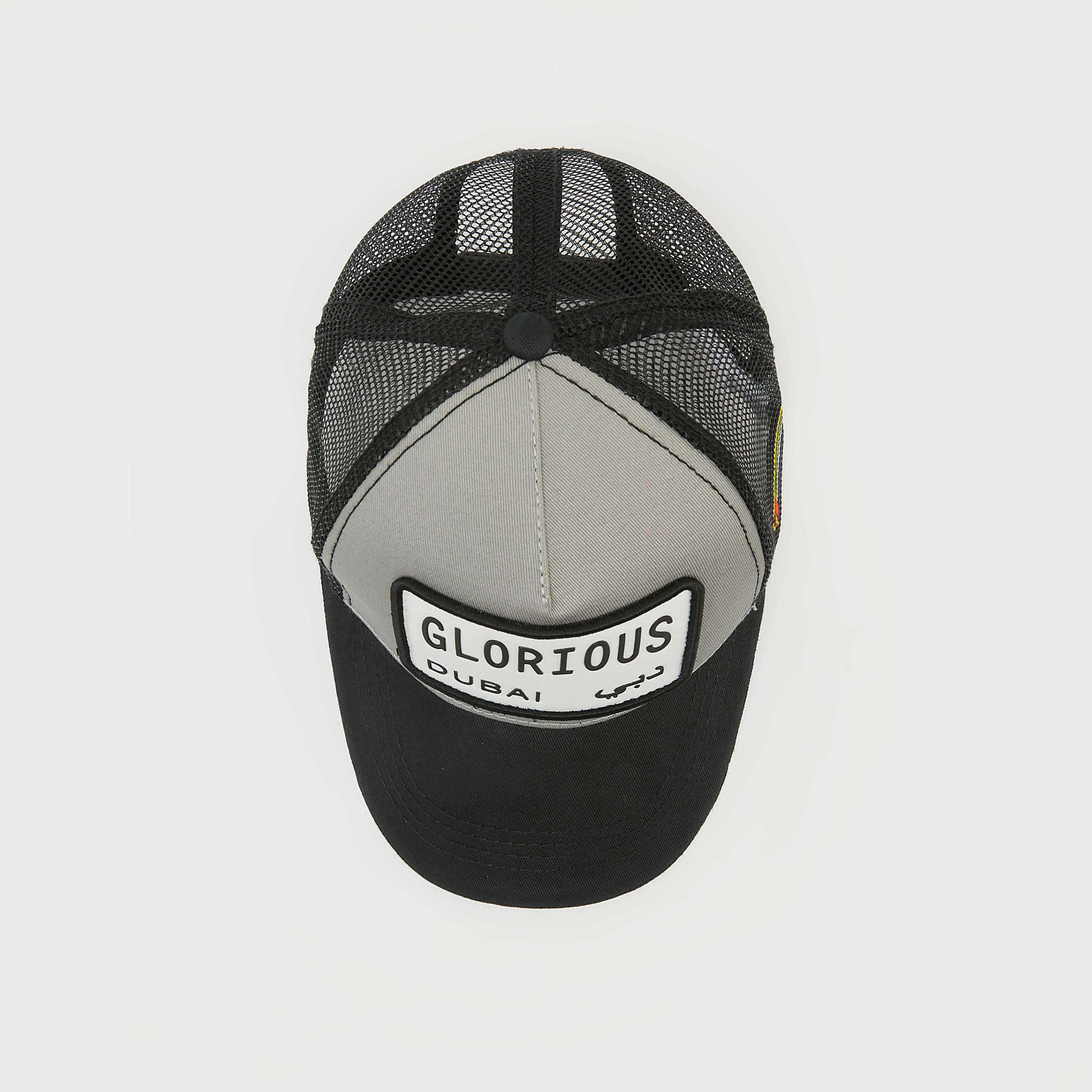 كاب بتفاصيل شبكيّة ومزخرفة وزر إغلاق-men-caps-image-3