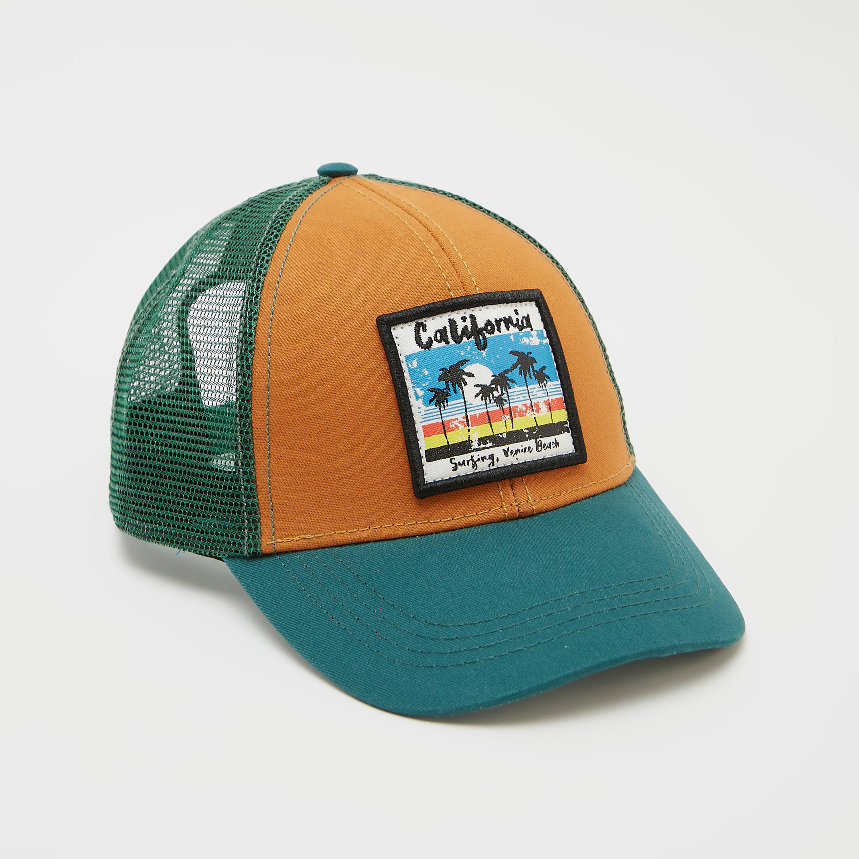 كاب بتفاصيل شبكيّة ومزخرفة وزر إغلاق-men-caps-image-1