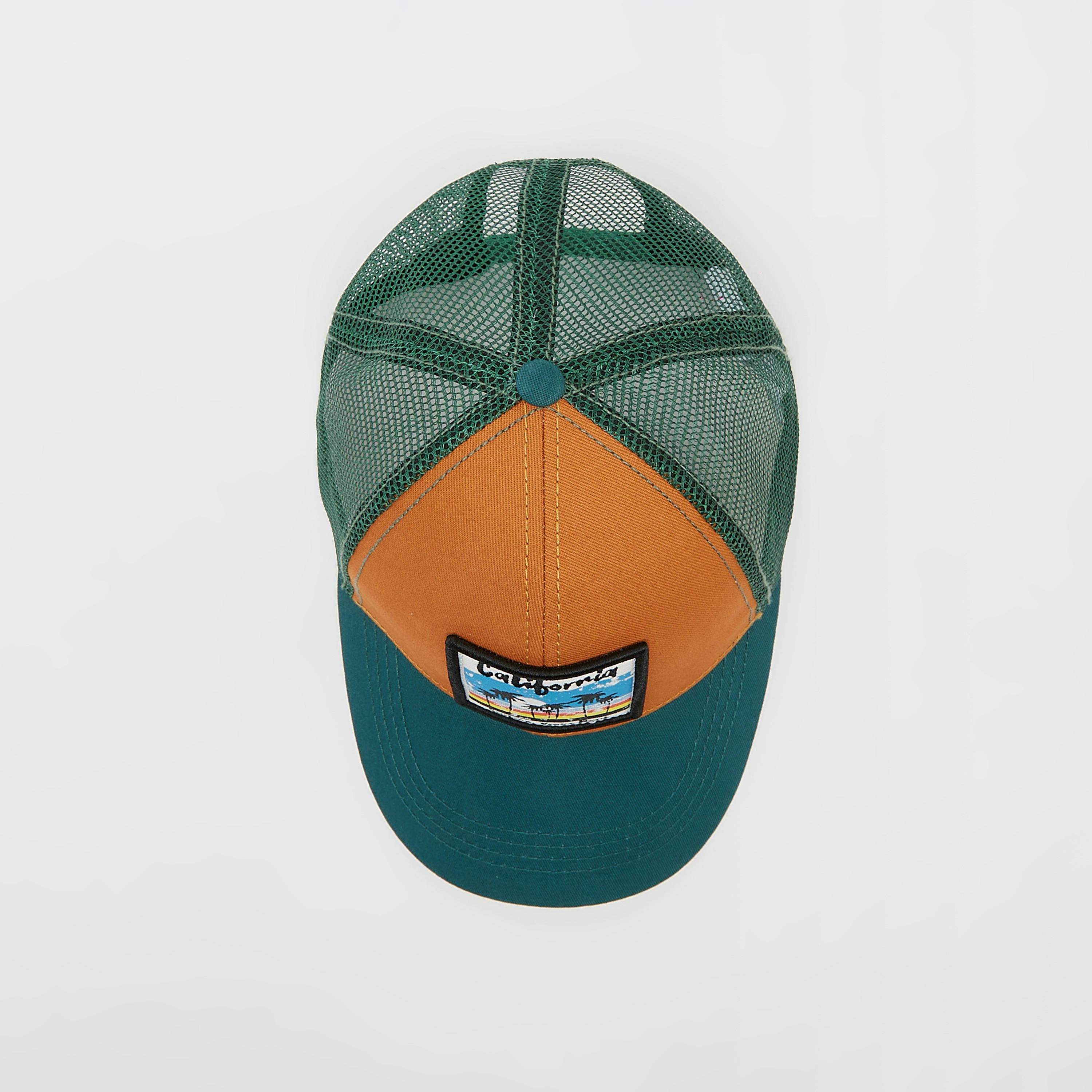 كاب بتفاصيل شبكيّة ومزخرفة وزر إغلاق-men-caps-image-3