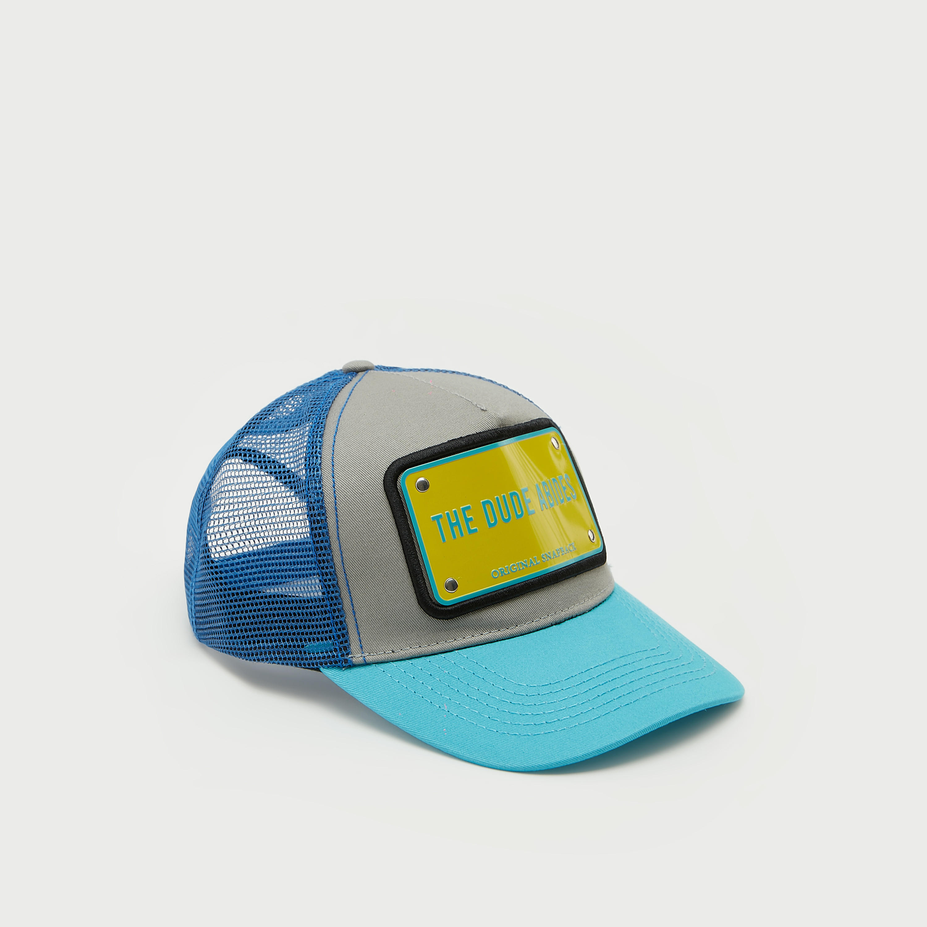كاب بتفاصيل شبكيّة ومزخرفة وزر إغلاق-men-caps-image-1