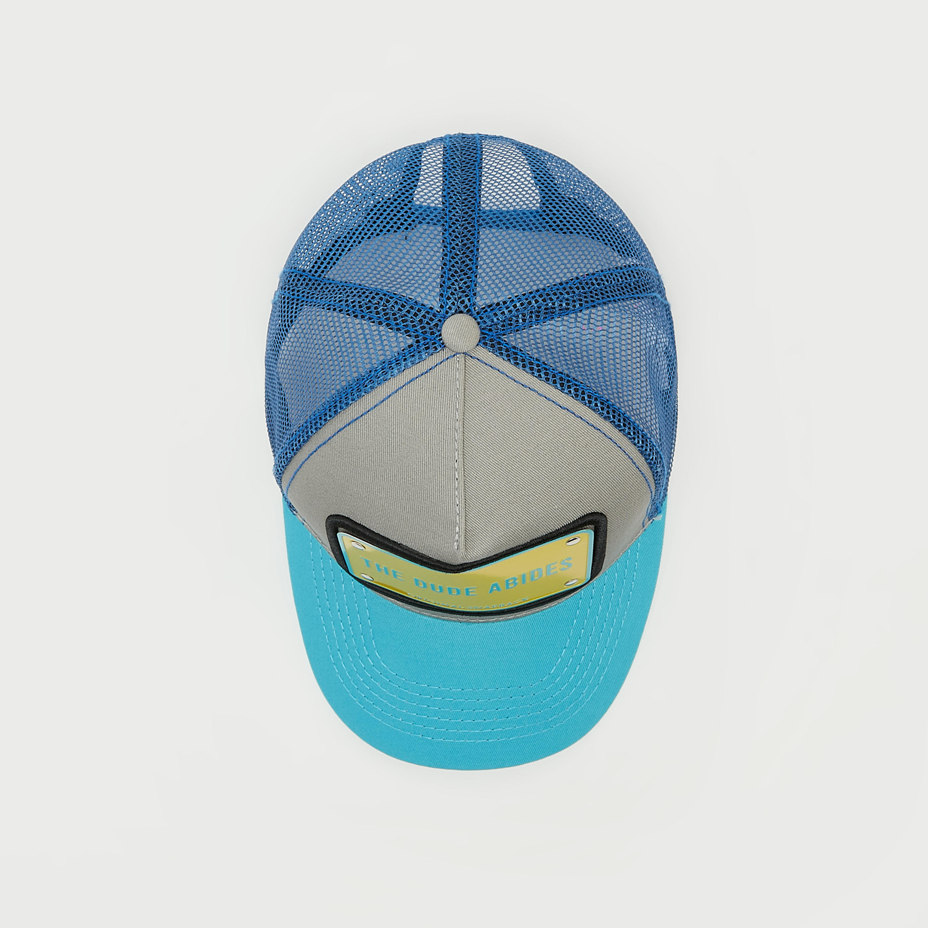 كاب بتفاصيل شبكيّة ومزخرفة وزر إغلاق-men-caps-image-3