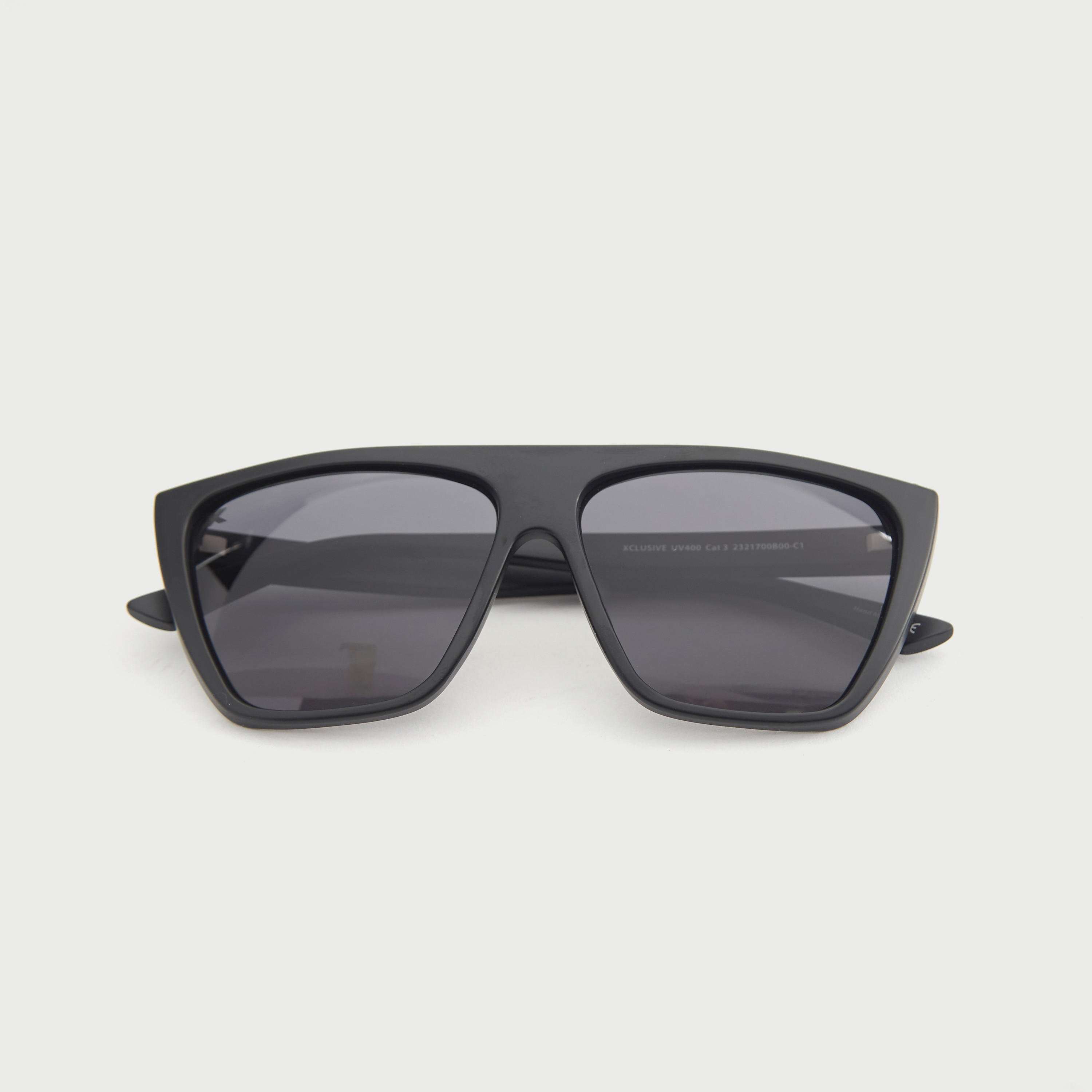 نظارة شمسية بعدسات ملونة وإطار كامل ووسادات أنف من أوكيالي-men-sunglasses-image-1