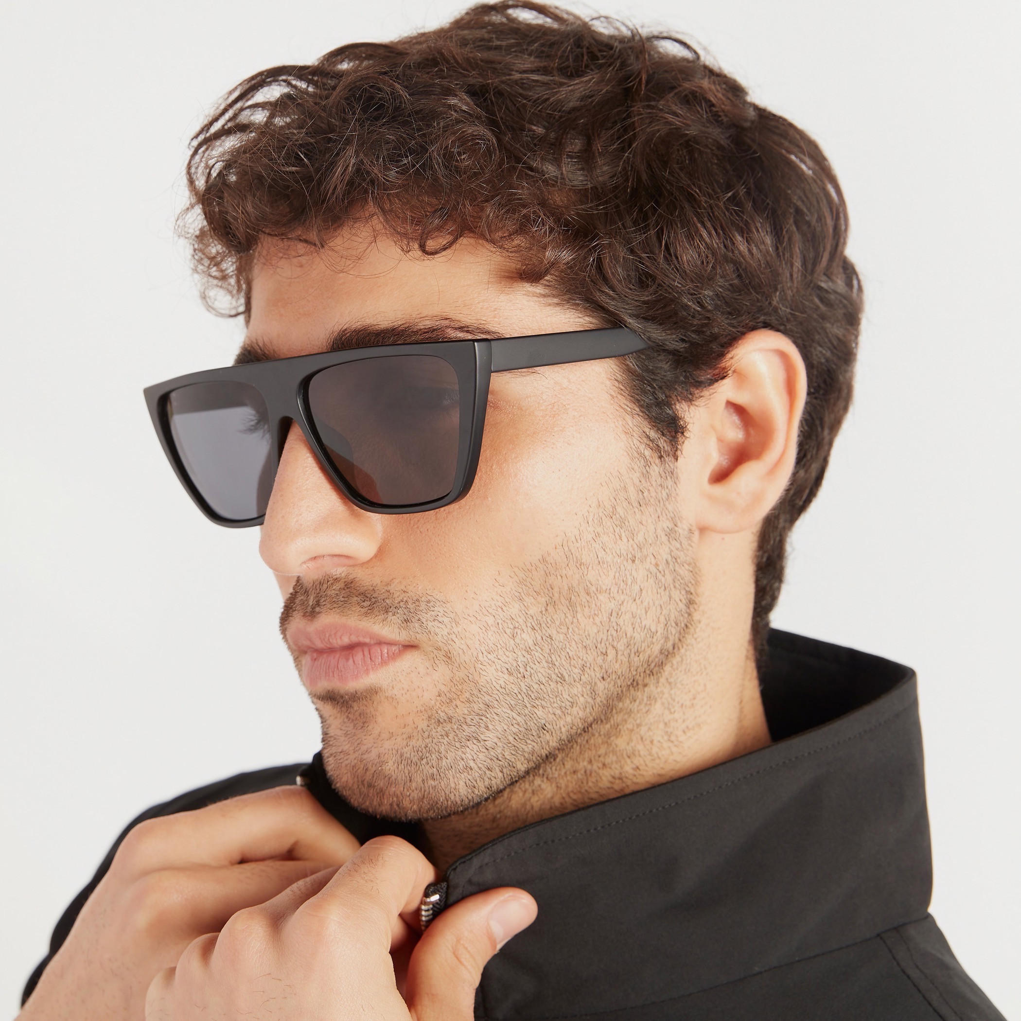 نظارة شمسية بعدسات ملونة وإطار كامل ووسادات أنف من أوكيالي-men-sunglasses-image-2