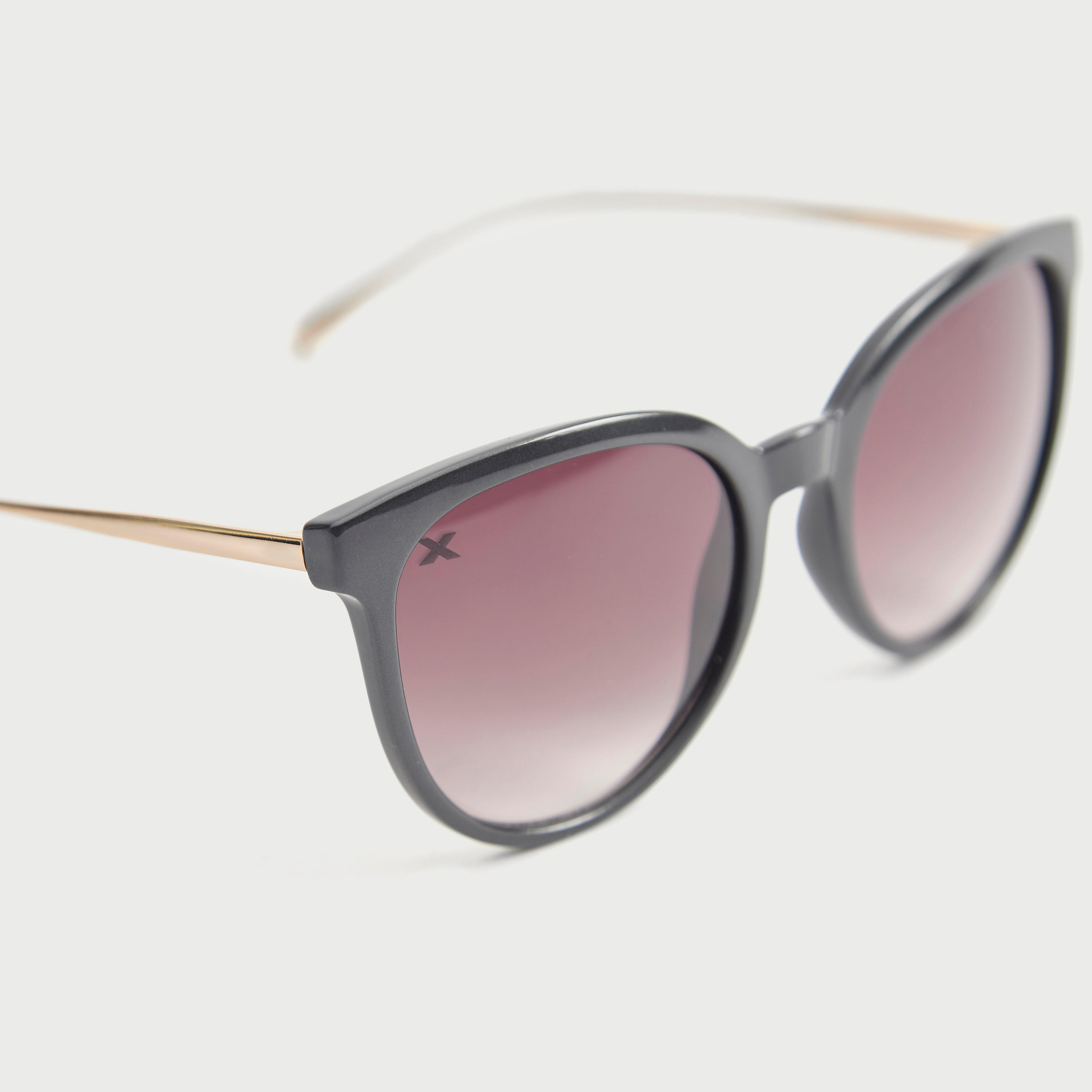 نظارة شمسية بعدسات ملونة وإطار كامل ووسادات أنف من أوكيالي-men-sunglasses-image-2