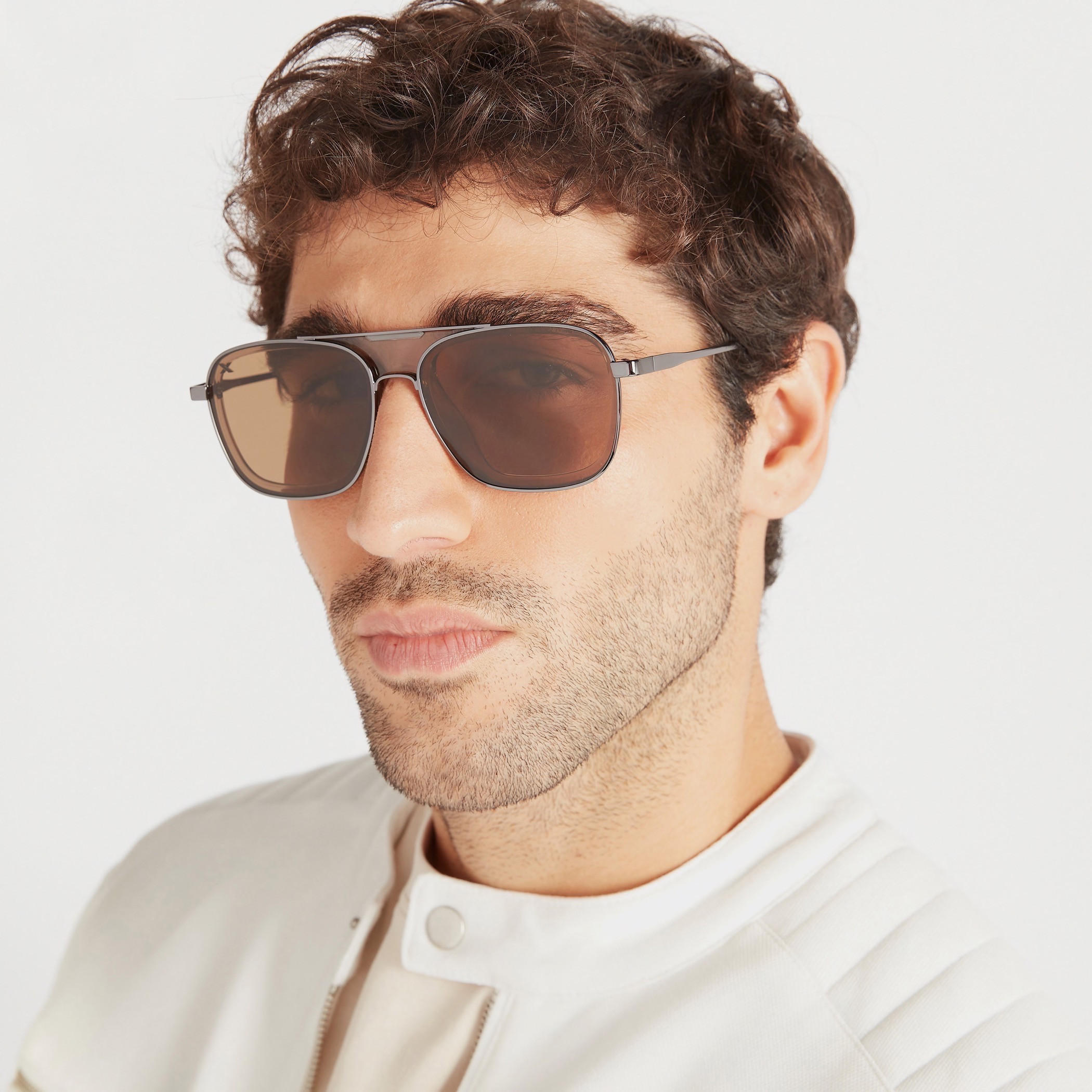 نظارة شمسية بعدسات ملونة وإطار كامل ووسادات أنف من أوكيالي-men-sunglasses-image-2