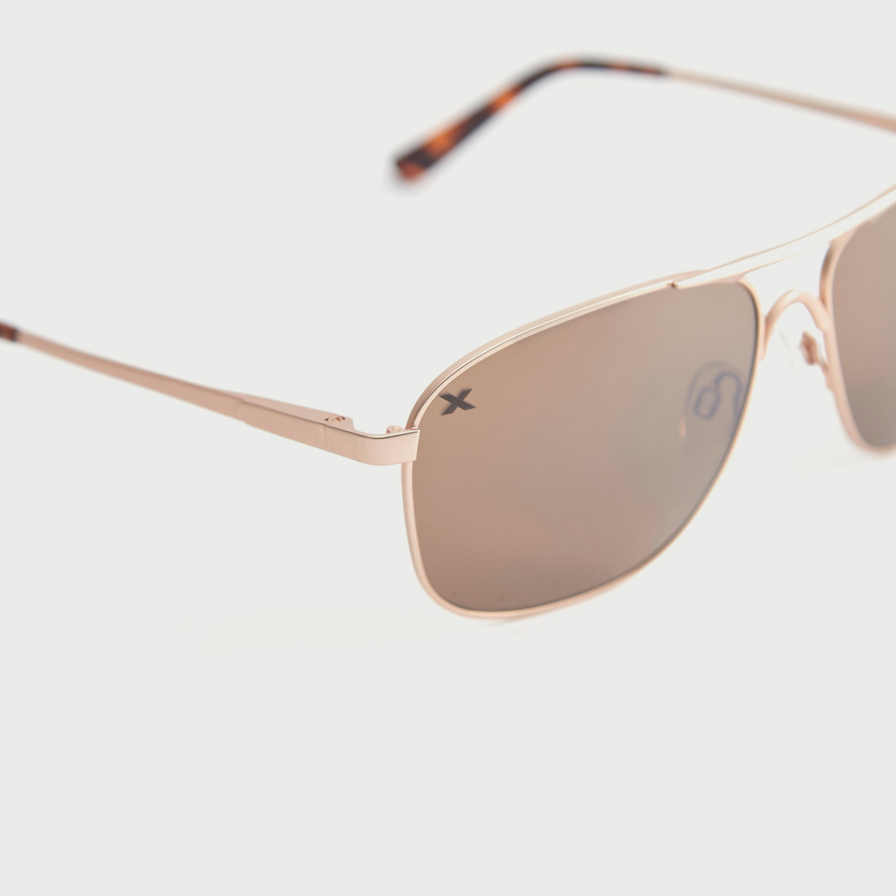 نظارة شمسية بعدسات ملونة وإطار كامل ووسادات أنف من أوكيالي-men-sunglasses-image-3