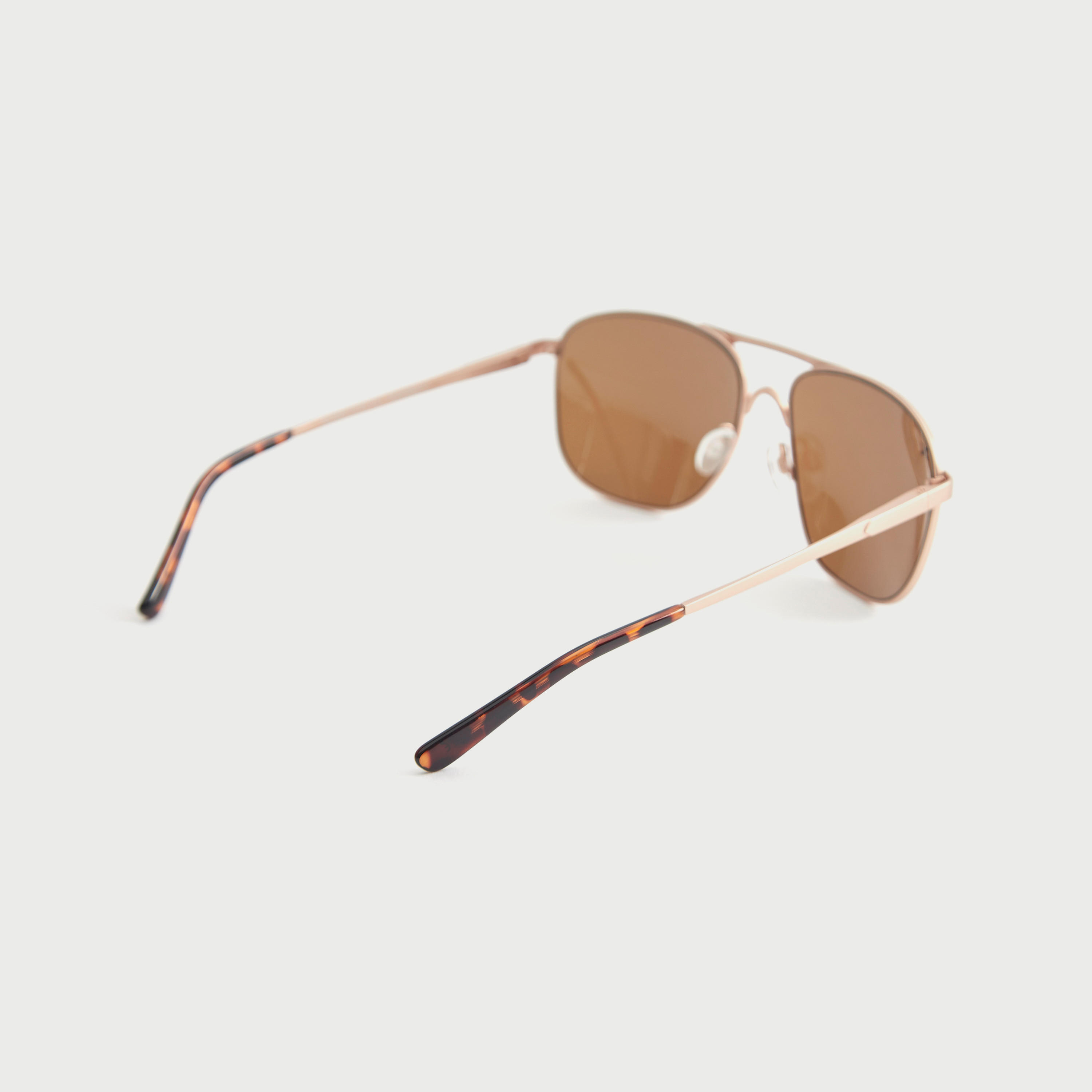 نظارة شمسية بعدسات ملونة وإطار كامل ووسادات أنف من أوكيالي-men-sunglasses-image-4