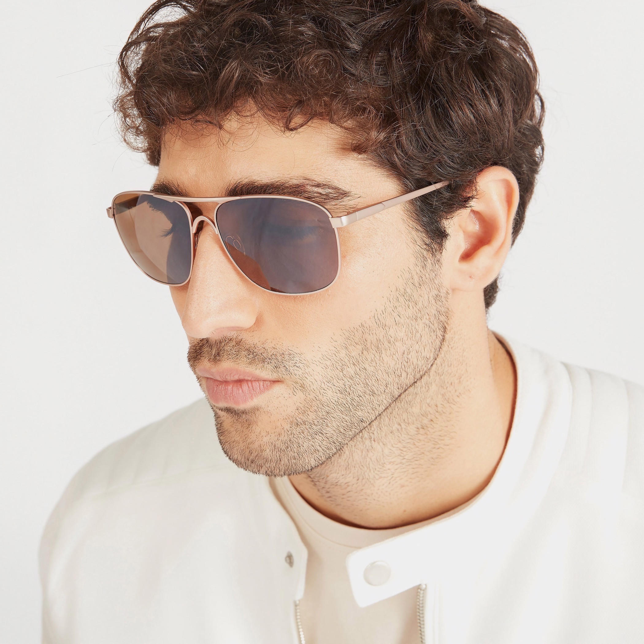نظارة شمسية بعدسات ملونة وإطار كامل ووسادات أنف من أوكيالي-men-sunglasses-image-2