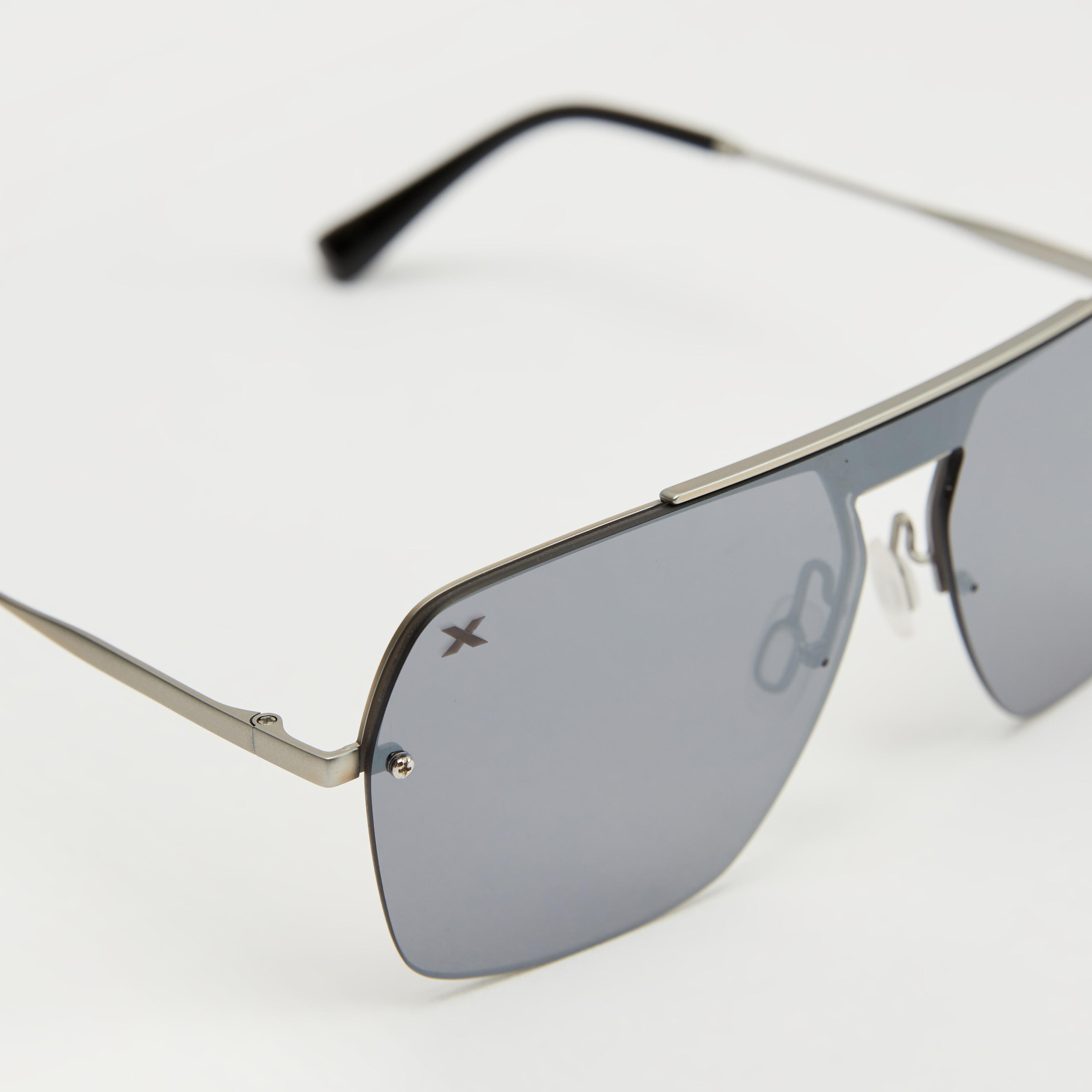 نظّارة شمسية بإطار سداسي ووسادات أنف من أوكيالي-men-sunglasses-image-3
