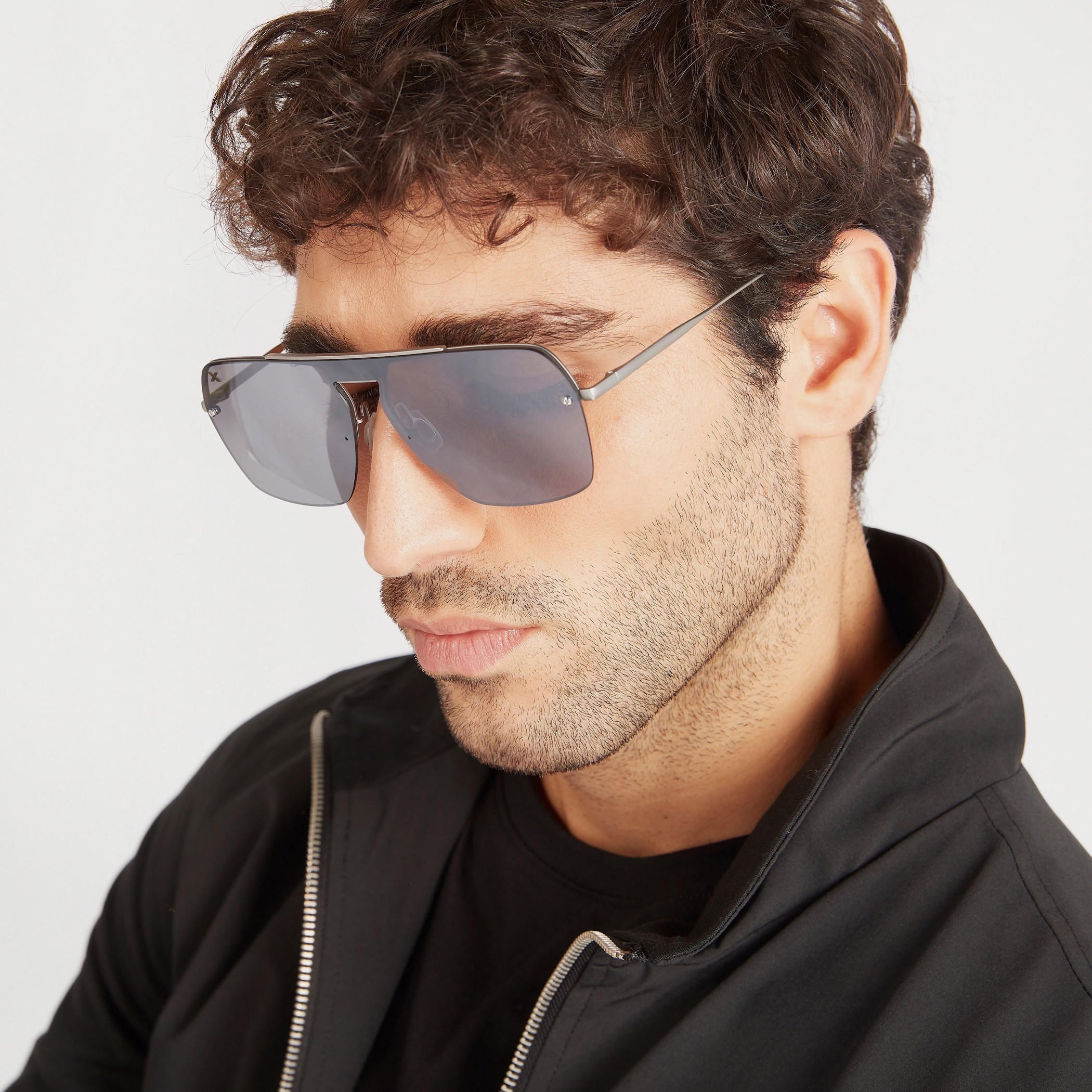 نظّارة شمسية بإطار سداسي ووسادات أنف من أوكيالي-men-sunglasses-image-2