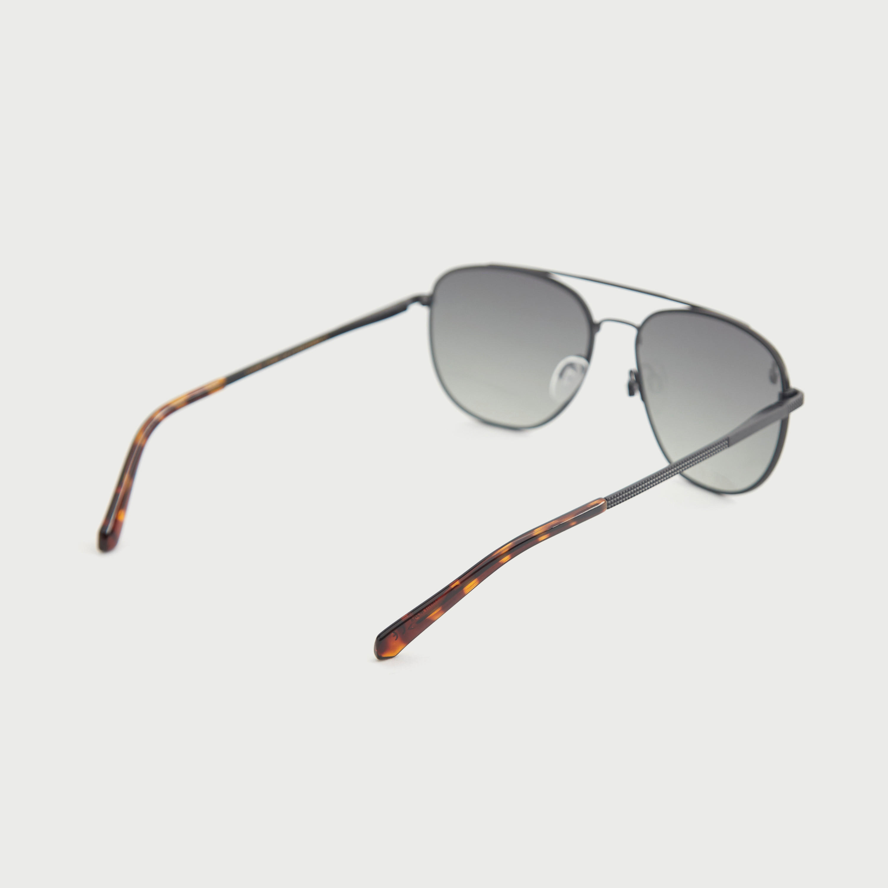نظارة شمسية بعدسات ملونة وإطار كامل ووسادات أنف من أوكيالي-men-sunglasses-image-4