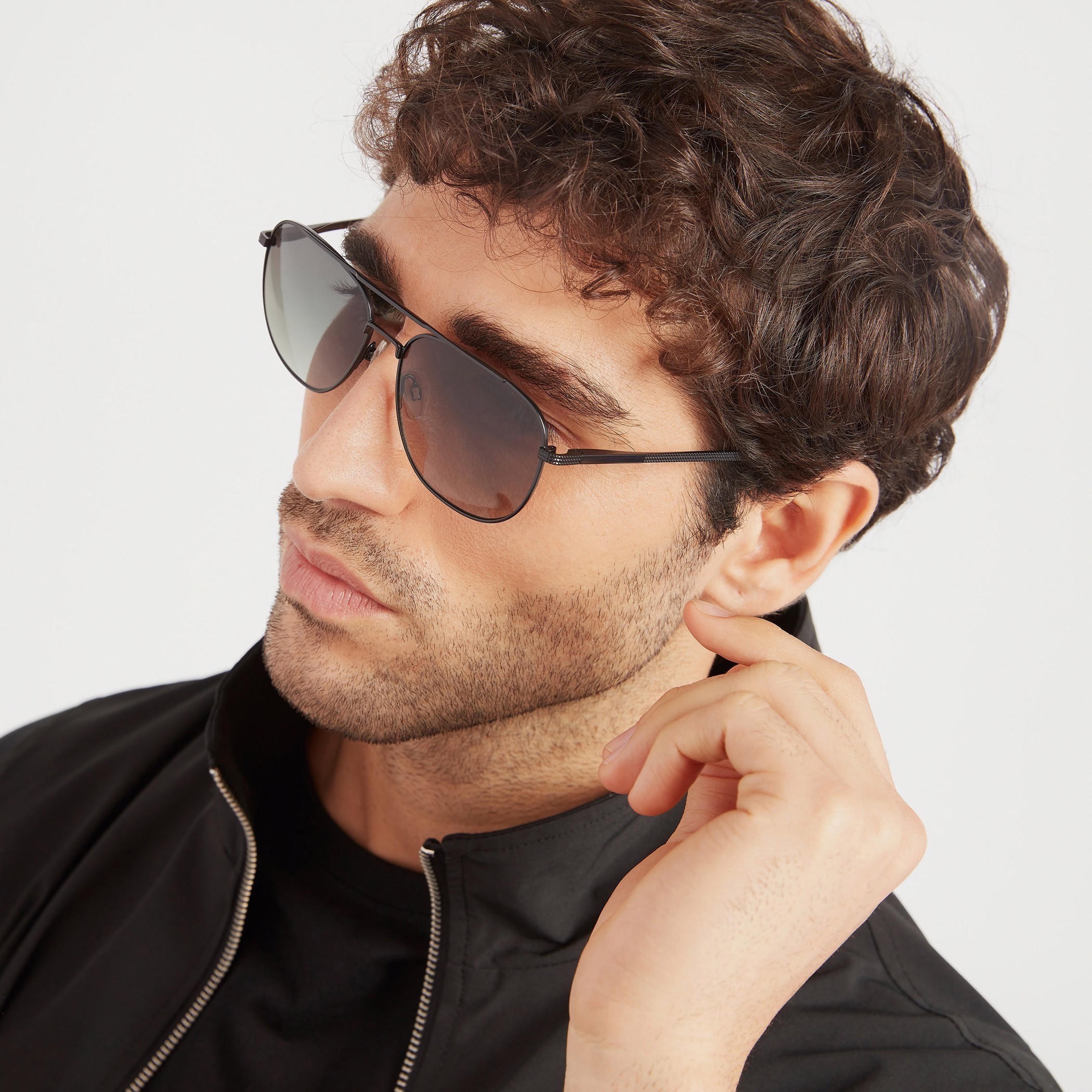 نظارة شمسية بعدسات ملونة وإطار كامل ووسادات أنف من أوكيالي-men-sunglasses-image-2