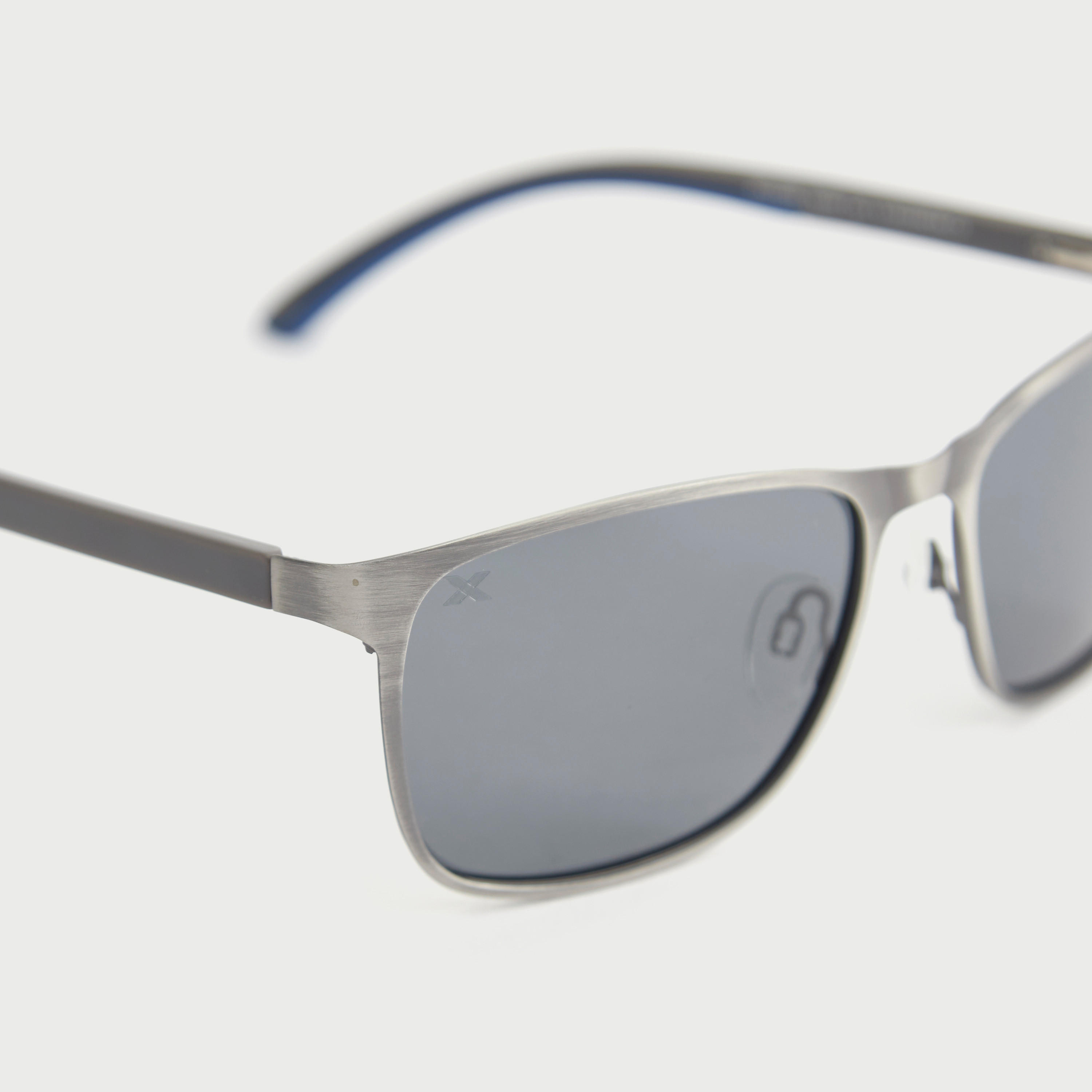 نظارة شمسية بعدسات ملونة وإطار كامل ووسادات أنف من أوكيالي-men-sunglasses-image-3