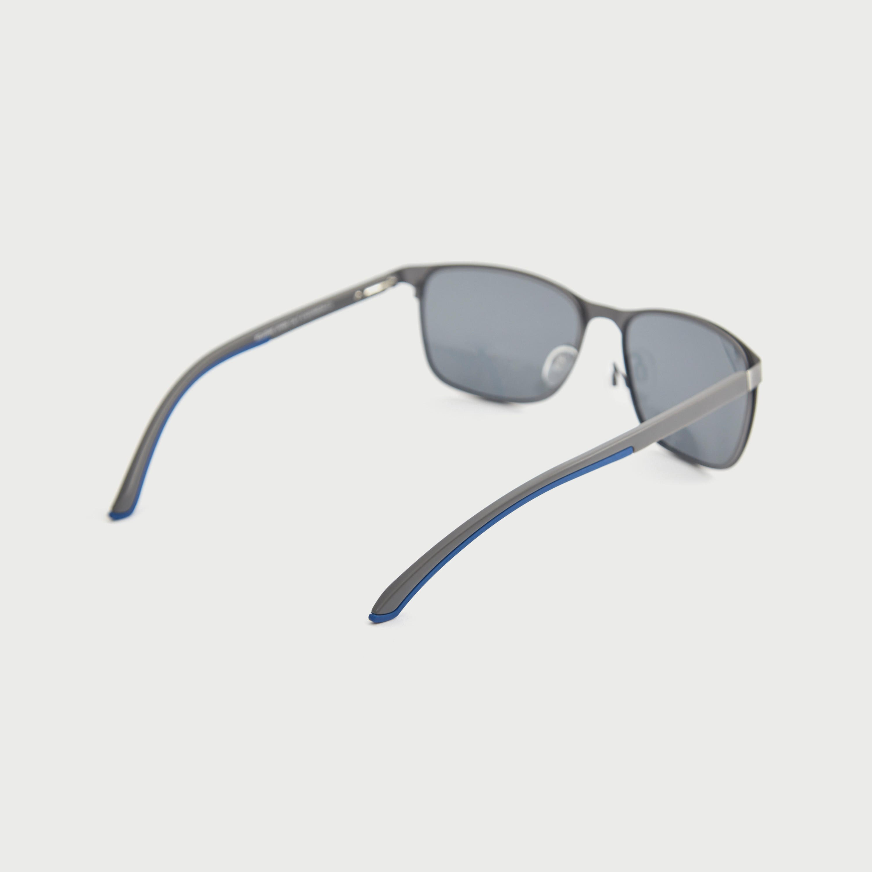 نظارة شمسية بعدسات ملونة وإطار كامل ووسادات أنف من أوكيالي-men-sunglasses-image-4