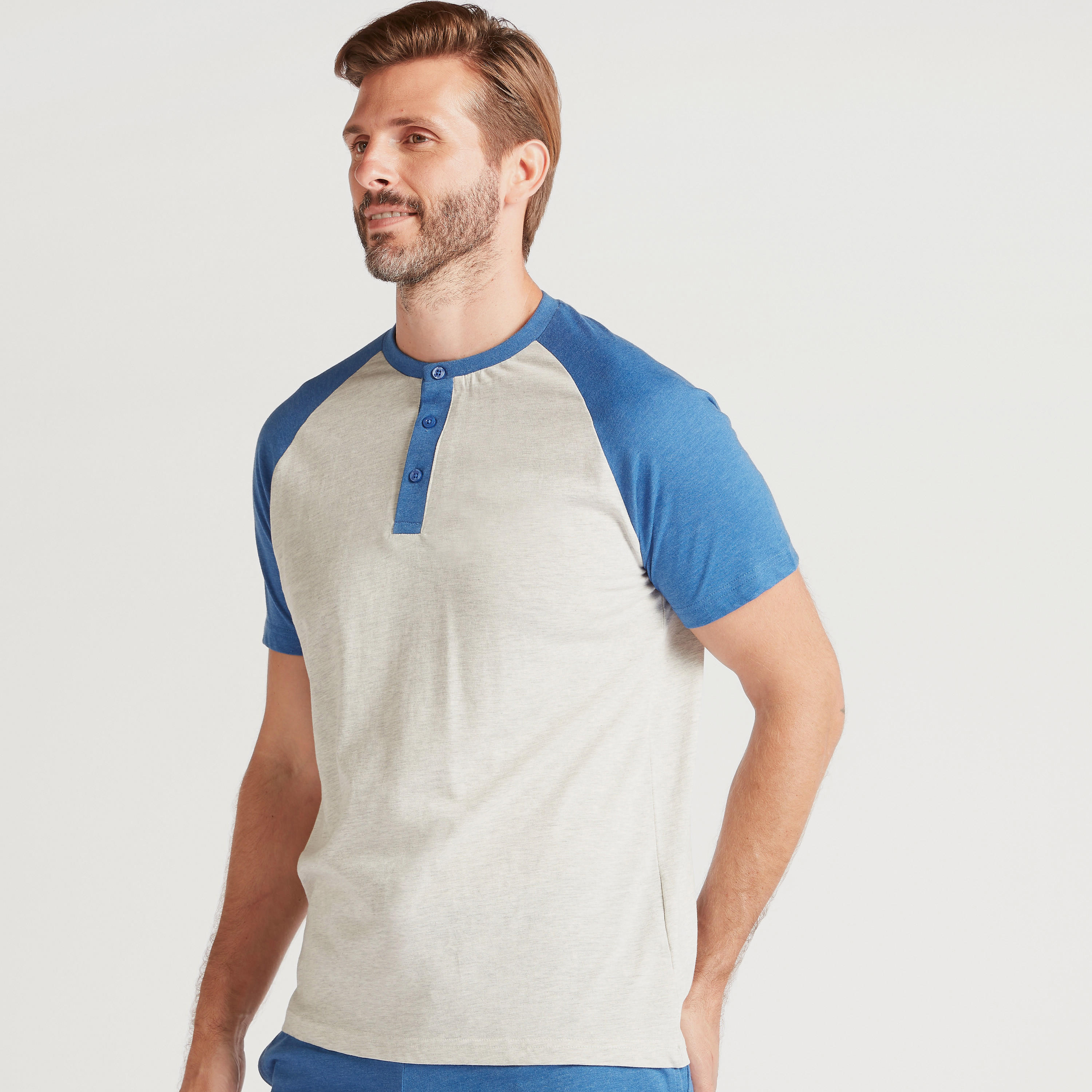 طقم شورت برباط إغلاق وتيشيرت سادة بياقة بأزرار-men-clothing-nightwear-sets-image-1