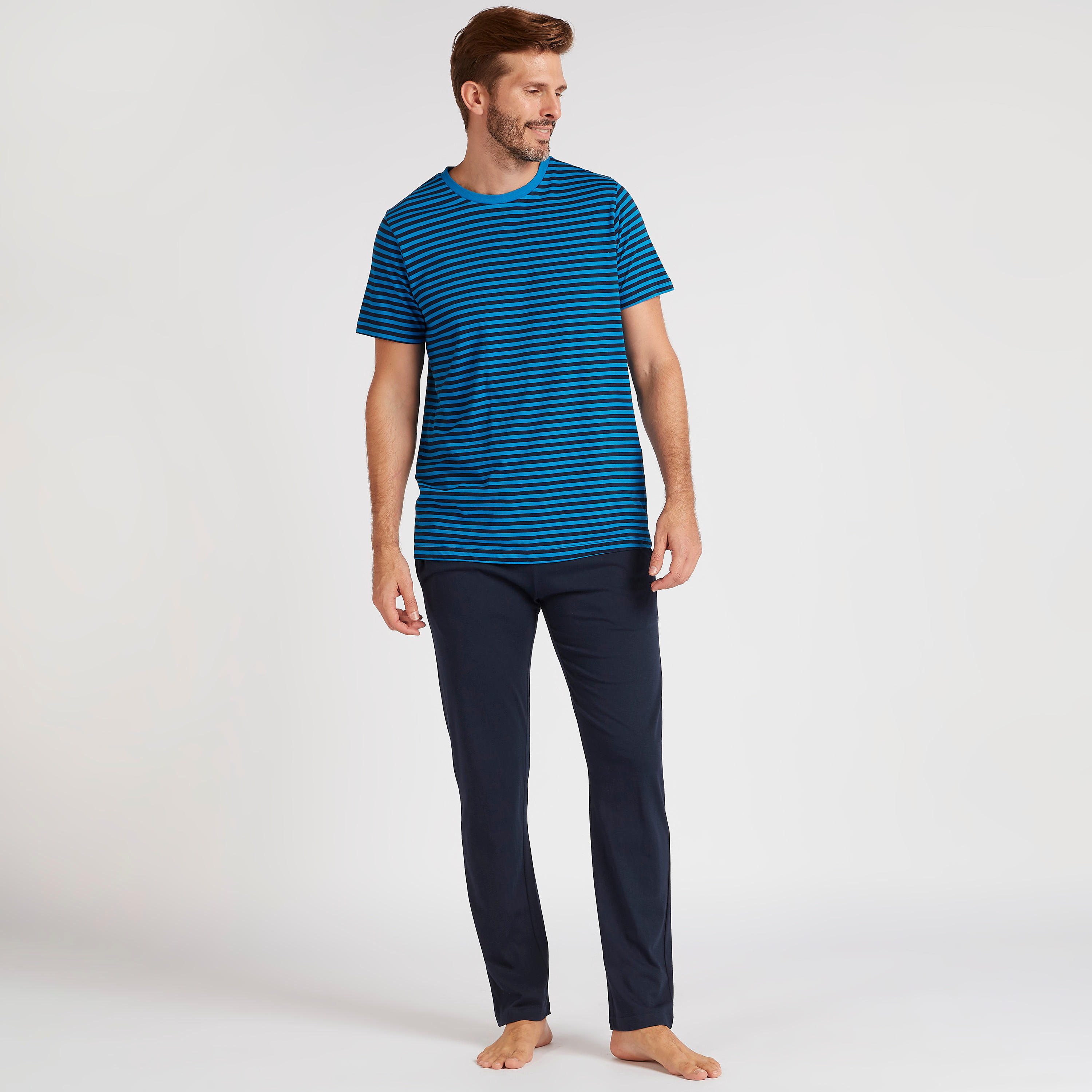 طقم بنطلون بيجاما وتيشيرت مخطّط بياقة ضيقة-men-clothing-nightwear-sets-image-1