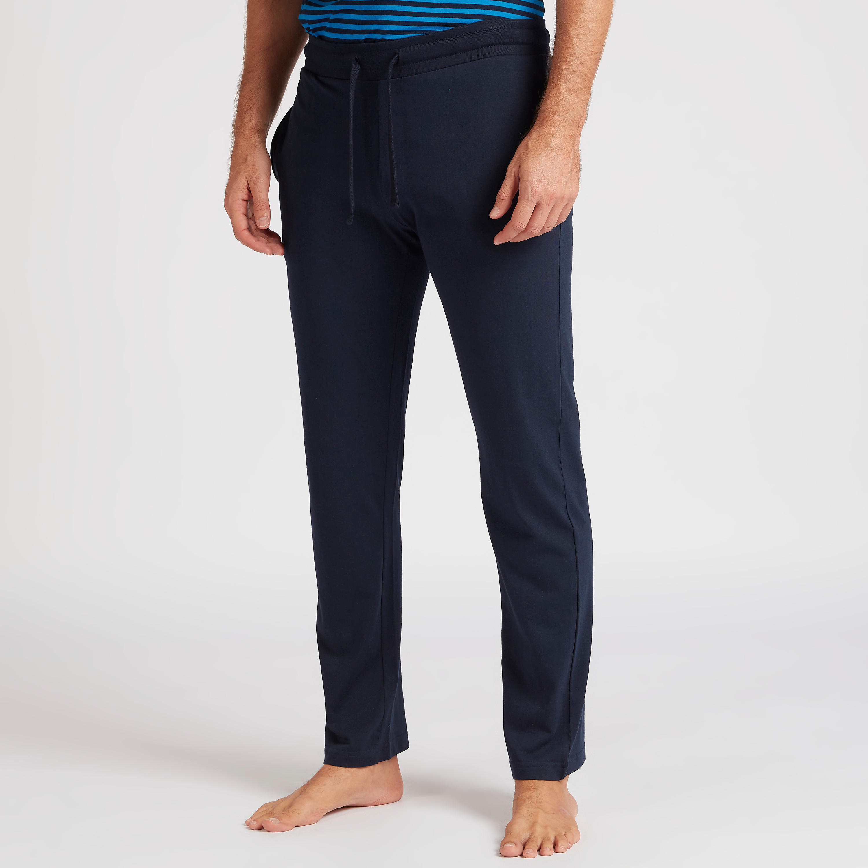 طقم بنطلون بيجاما وتيشيرت مخطّط بياقة ضيقة-men-clothing-nightwear-sets-image-3