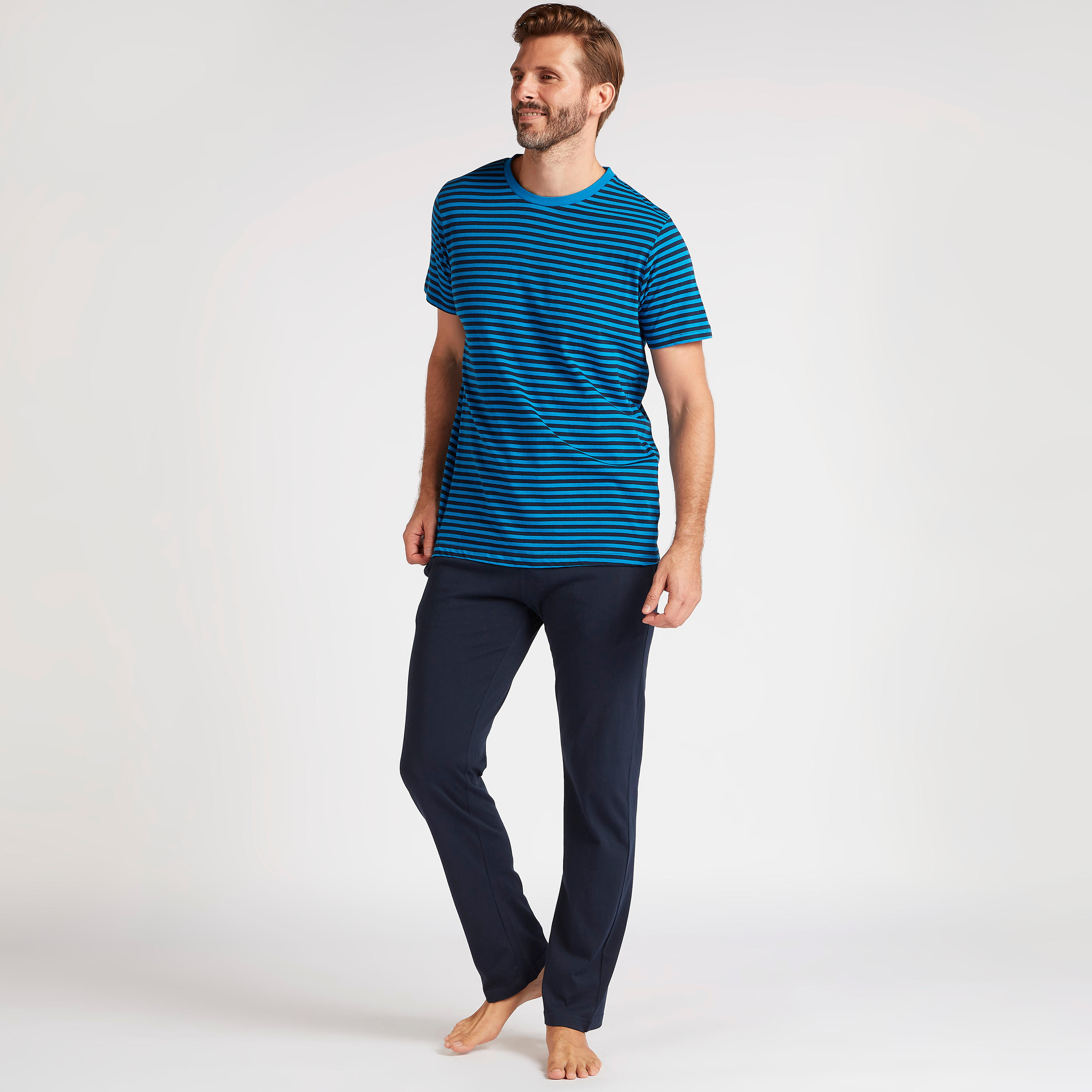 طقم بنطلون بيجاما وتيشيرت مخطّط بياقة ضيقة-men-clothing-nightwear-sets-image-4