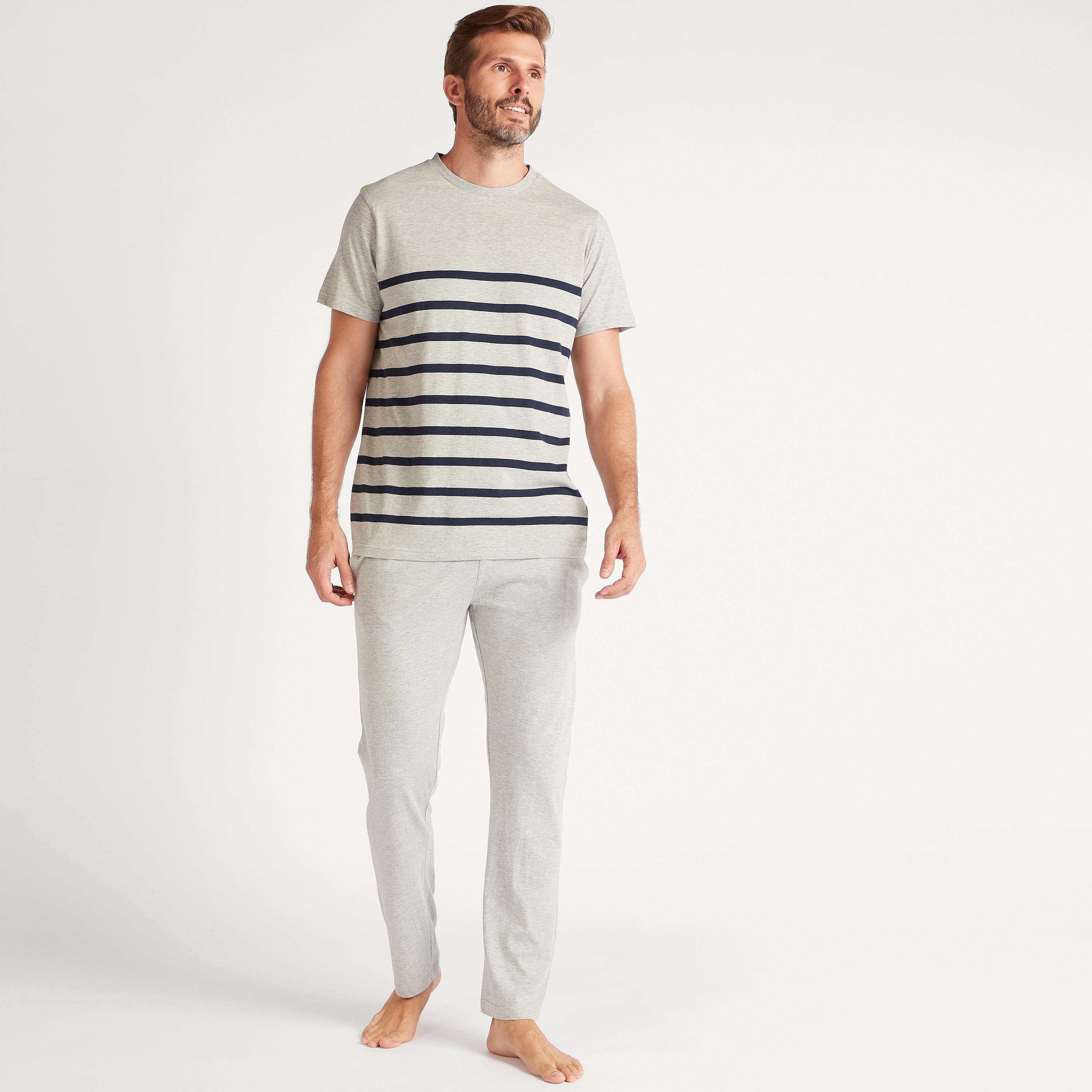 طقم بنطلون بيجاما وتيشيرت مخطّط بياقة ضيقة-men-clothing-nightwear-sets-image-5