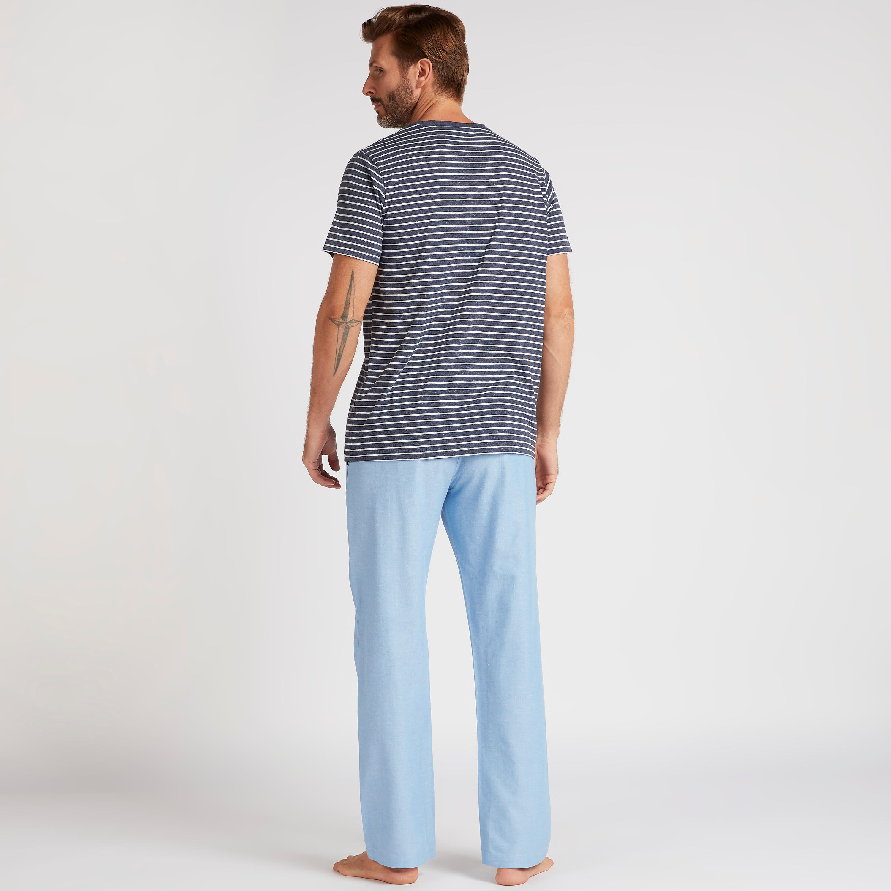طقم بنطلون بيجاما وتيشيرت مخطط بياقة ضيقة-men-clothing-nightwear-sets-image-3
