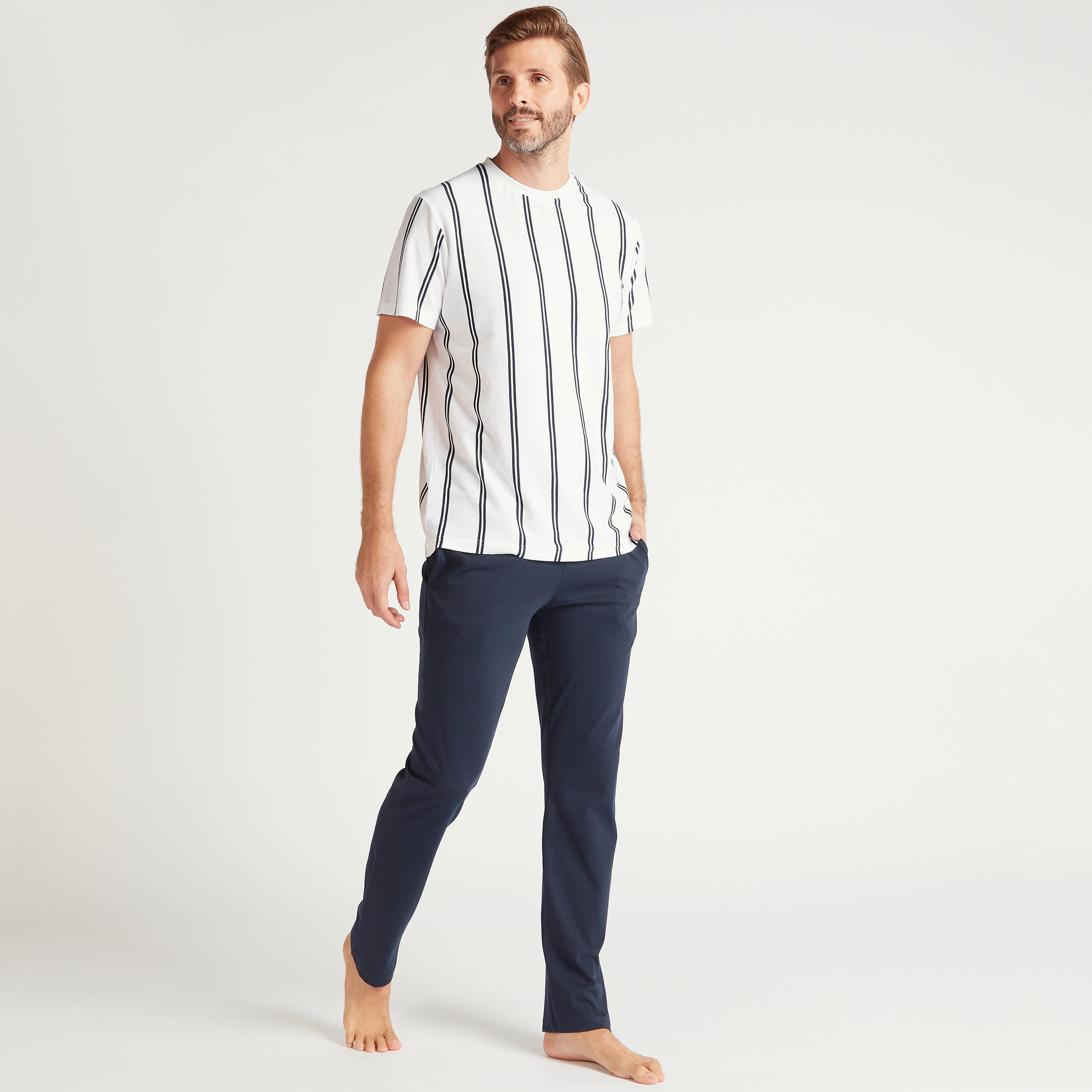 طقم بنطلون بيجاما طويل وتيشيرت مقلّم بياقة ضيّقة-men-clothing-nightwear-sets-image-2