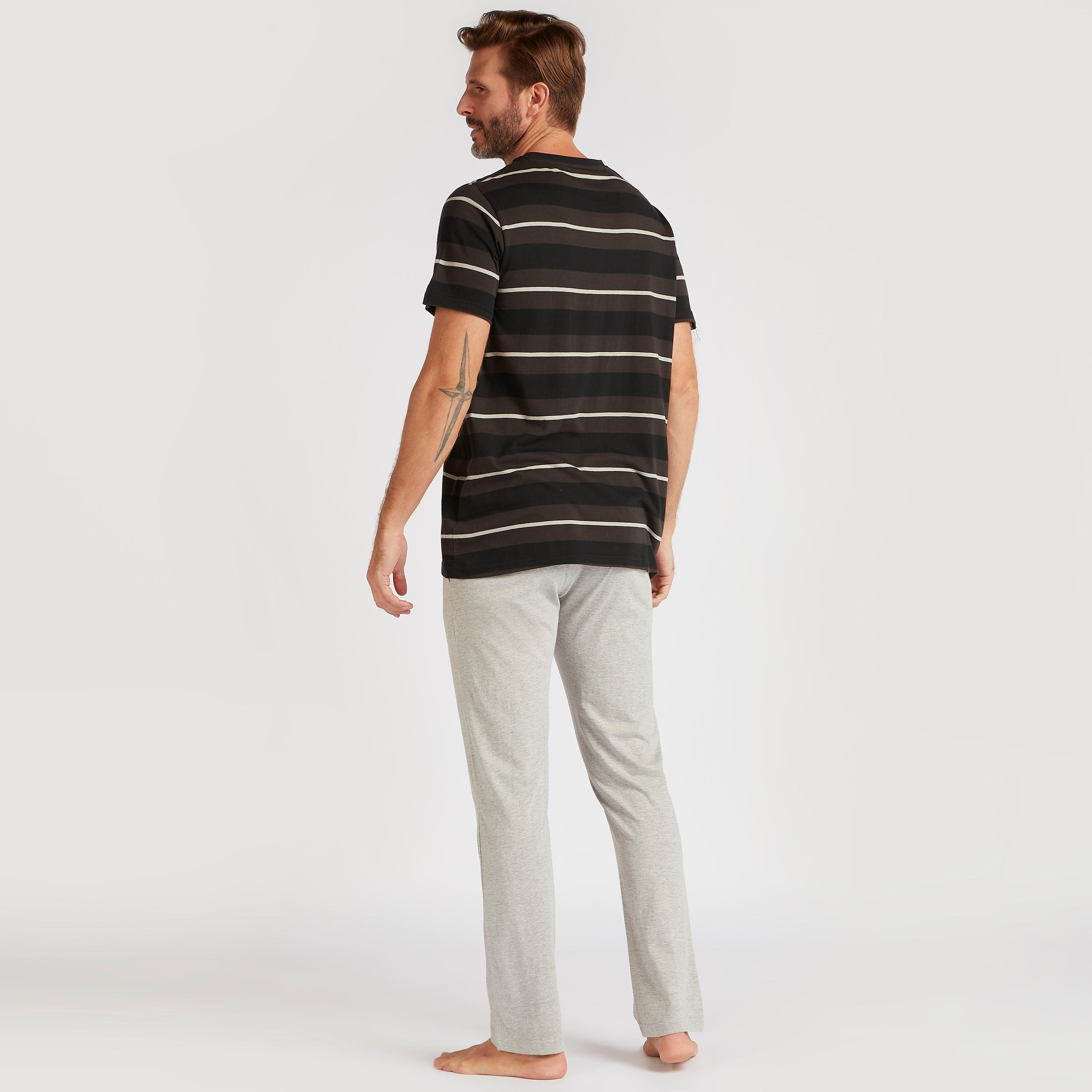 طقم بنطلون بيجاما سادة وتيشيرت مقلم بياقة مستديرة-men-clothing-nightwear-sets-image-2