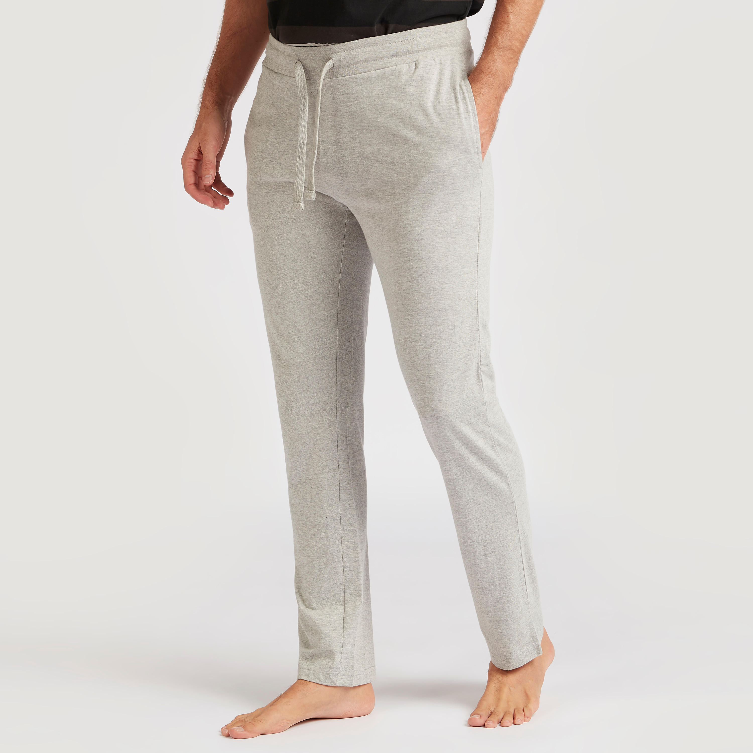 طقم بنطلون بيجاما سادة وتيشيرت مقلم بياقة مستديرة-men-clothing-nightwear-sets-image-1