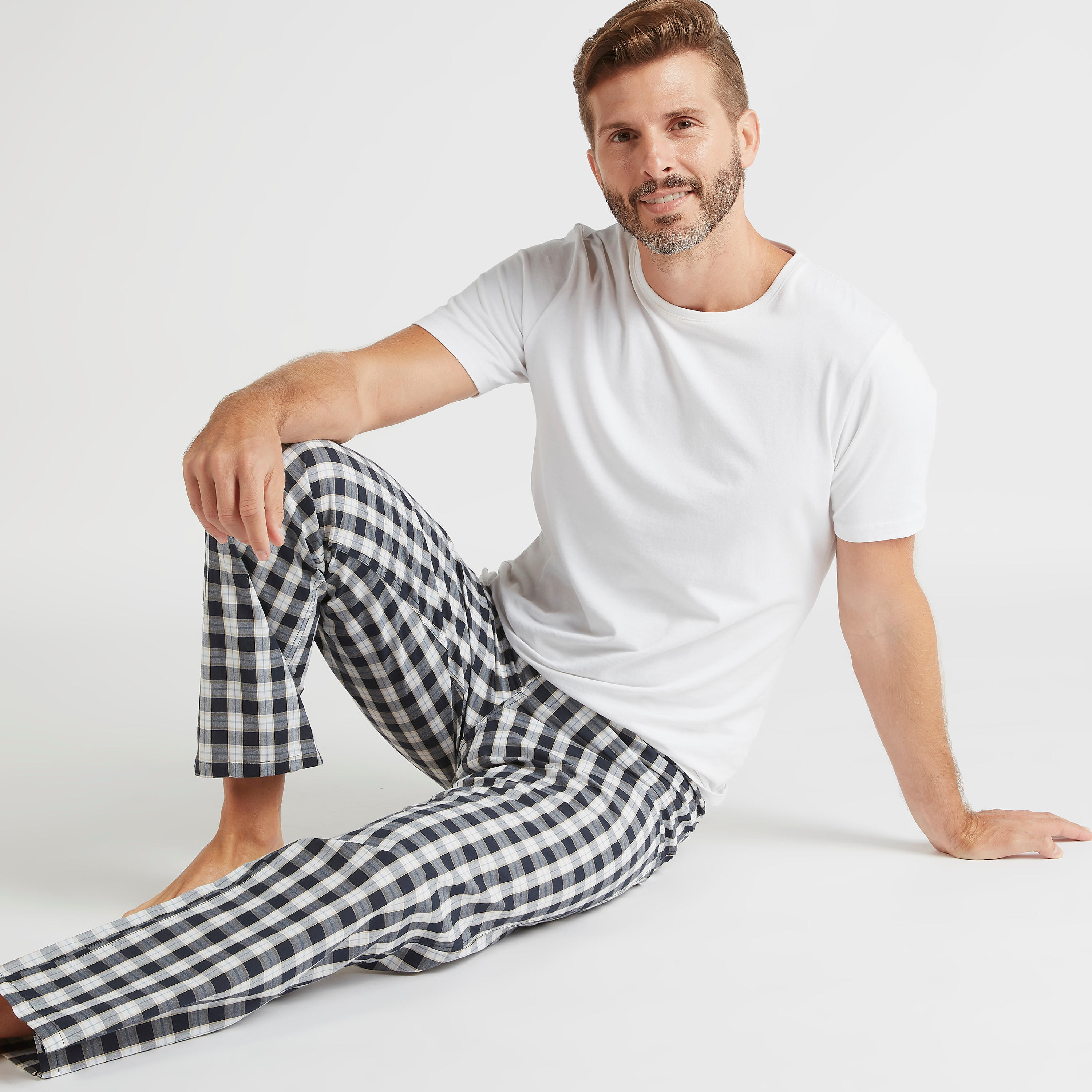 طقم بنطلون بيجاما طويل بخصر مطّاطي بطبعات - قطعتين-men-clothing-nightwear-pyjamaandshorts-image-2