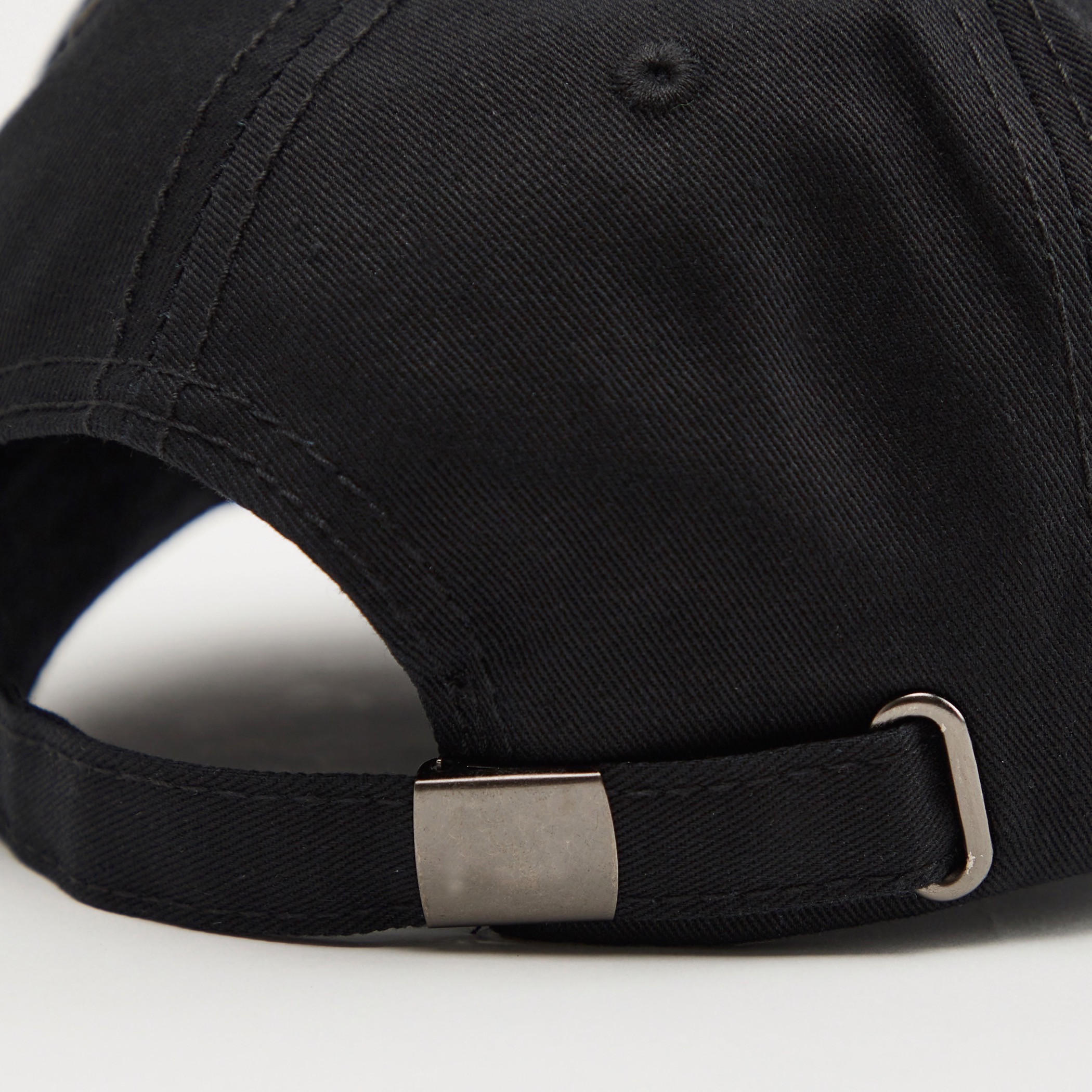 كاب بطبعات شعار وحزام إغلاق بإبزيم من لي كوبر-men-caps-image-1