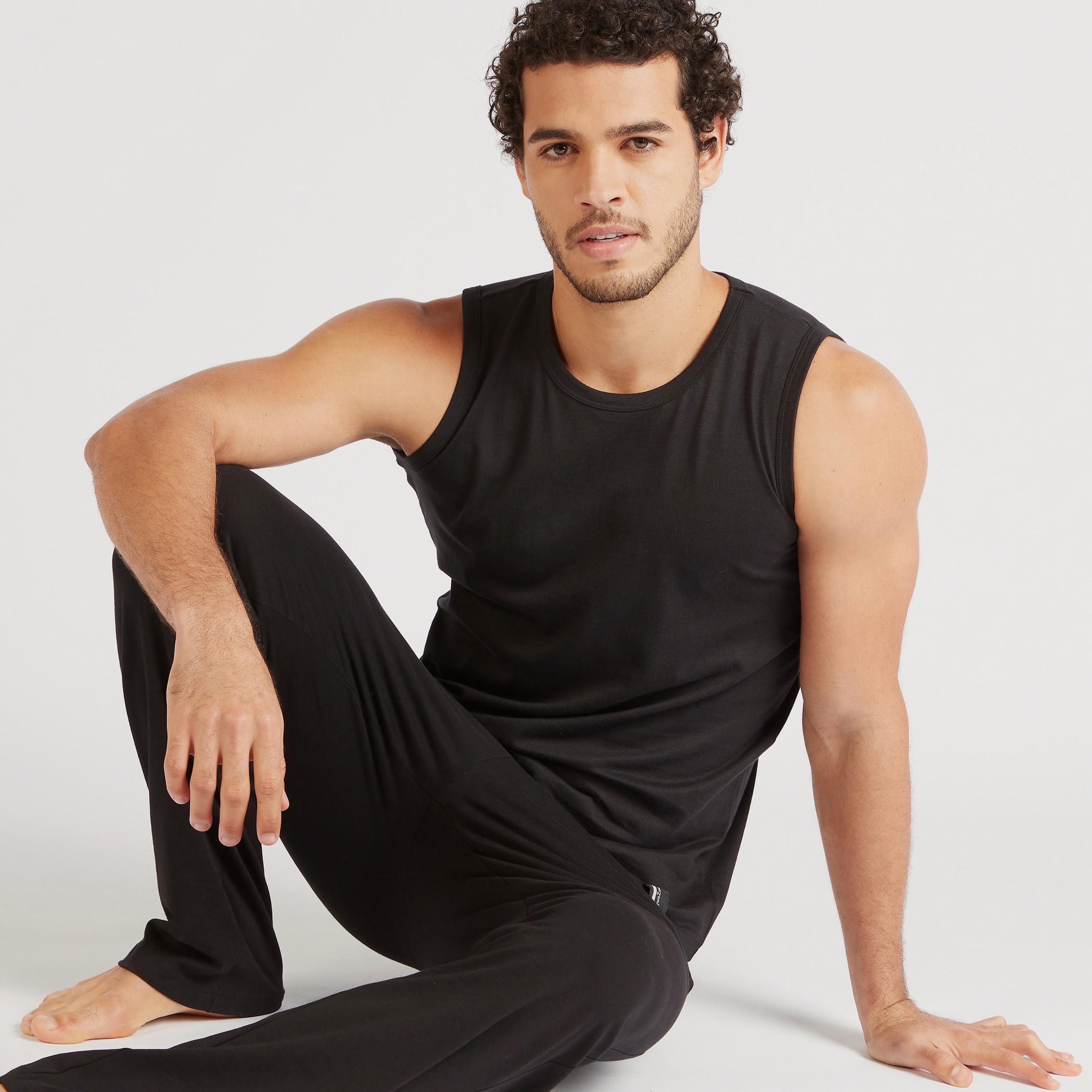 فيستات سادة بياقة ضيقة- طقم من 2 قطع-men-clothing-nightwear-tshirts-image-7